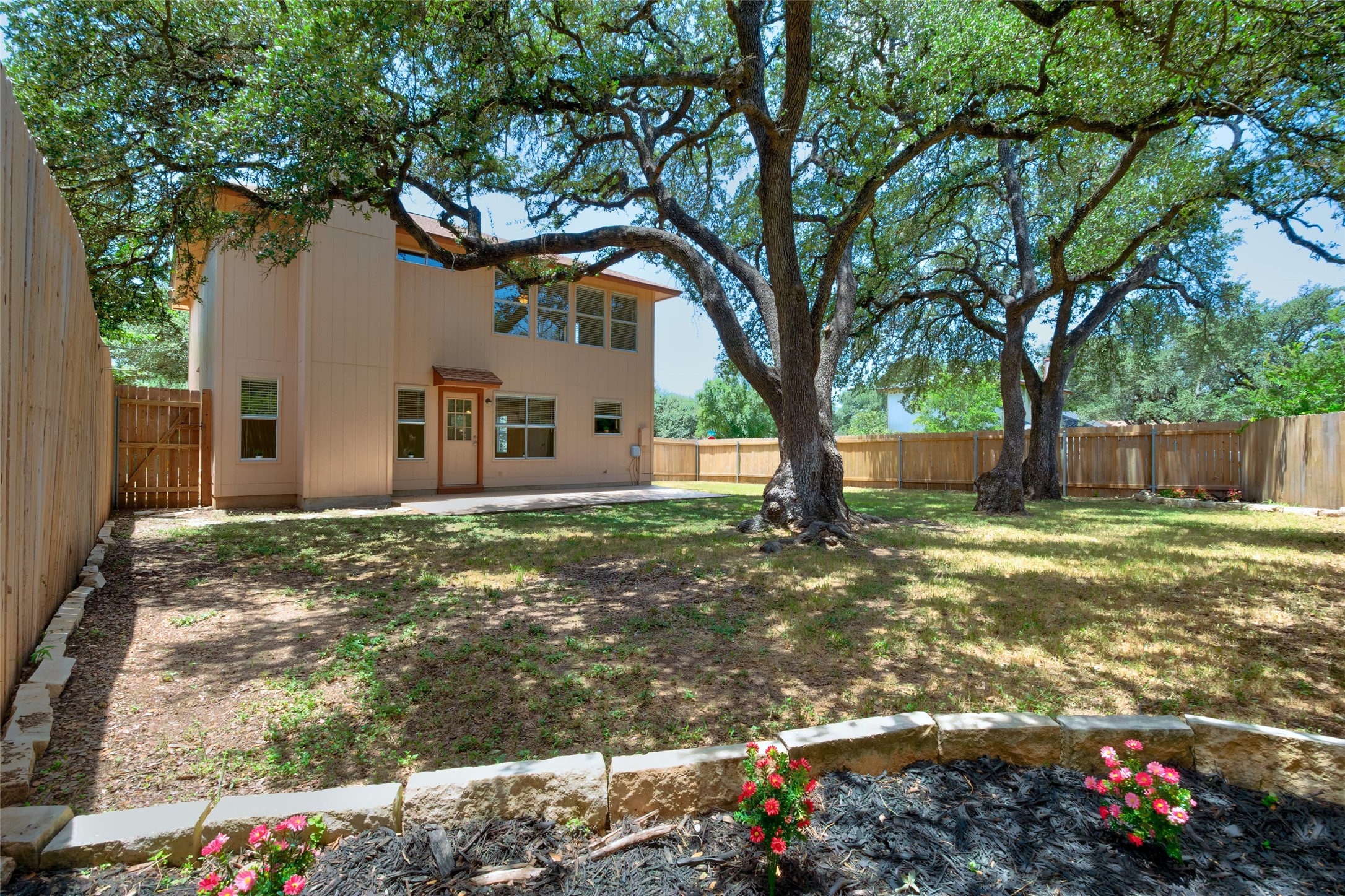 main property photo 30