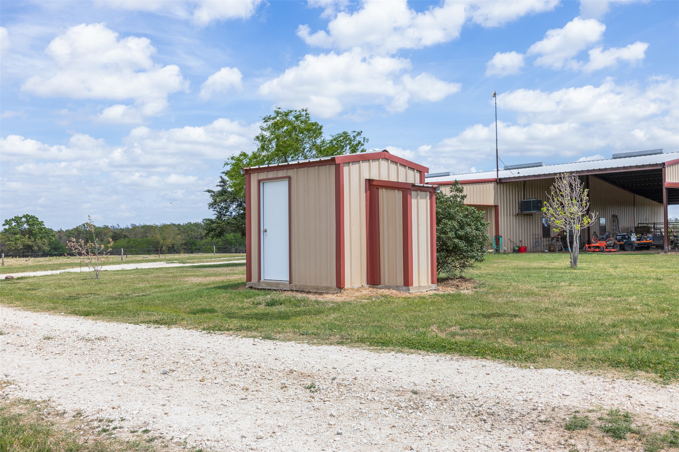main property photo 20