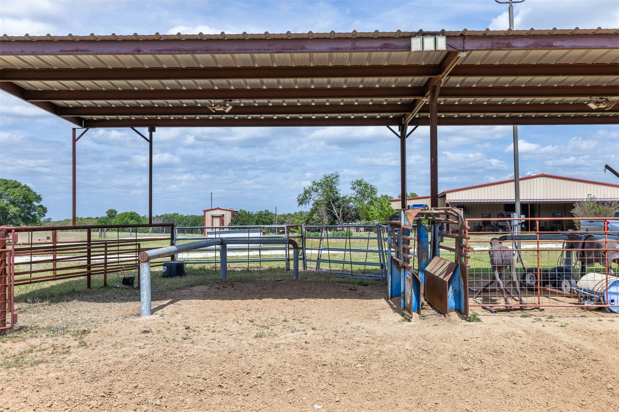 main property photo 23