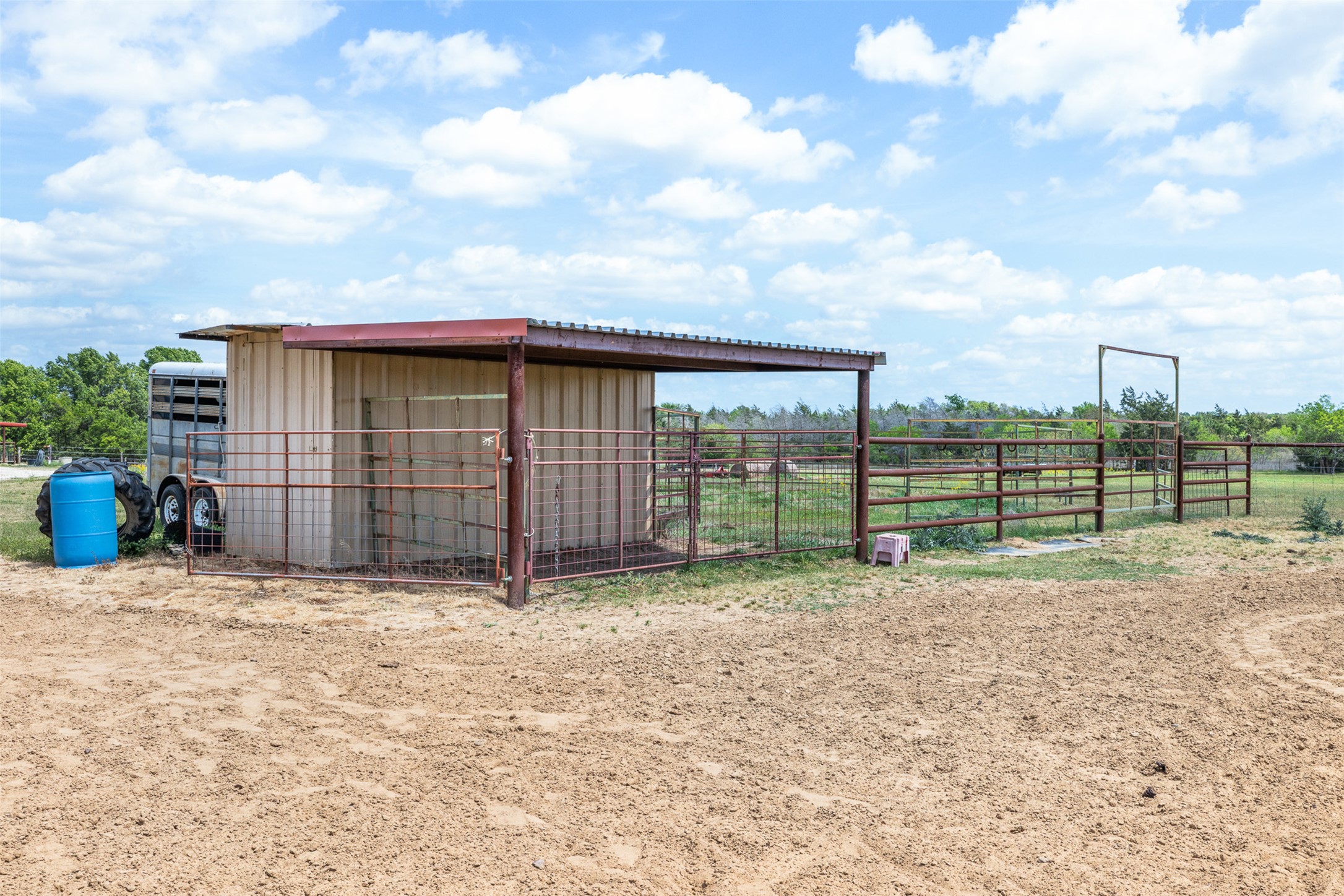 main property photo 27