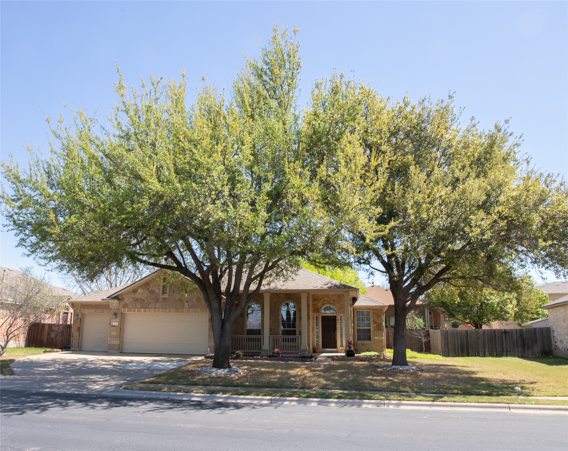 main property photo 23