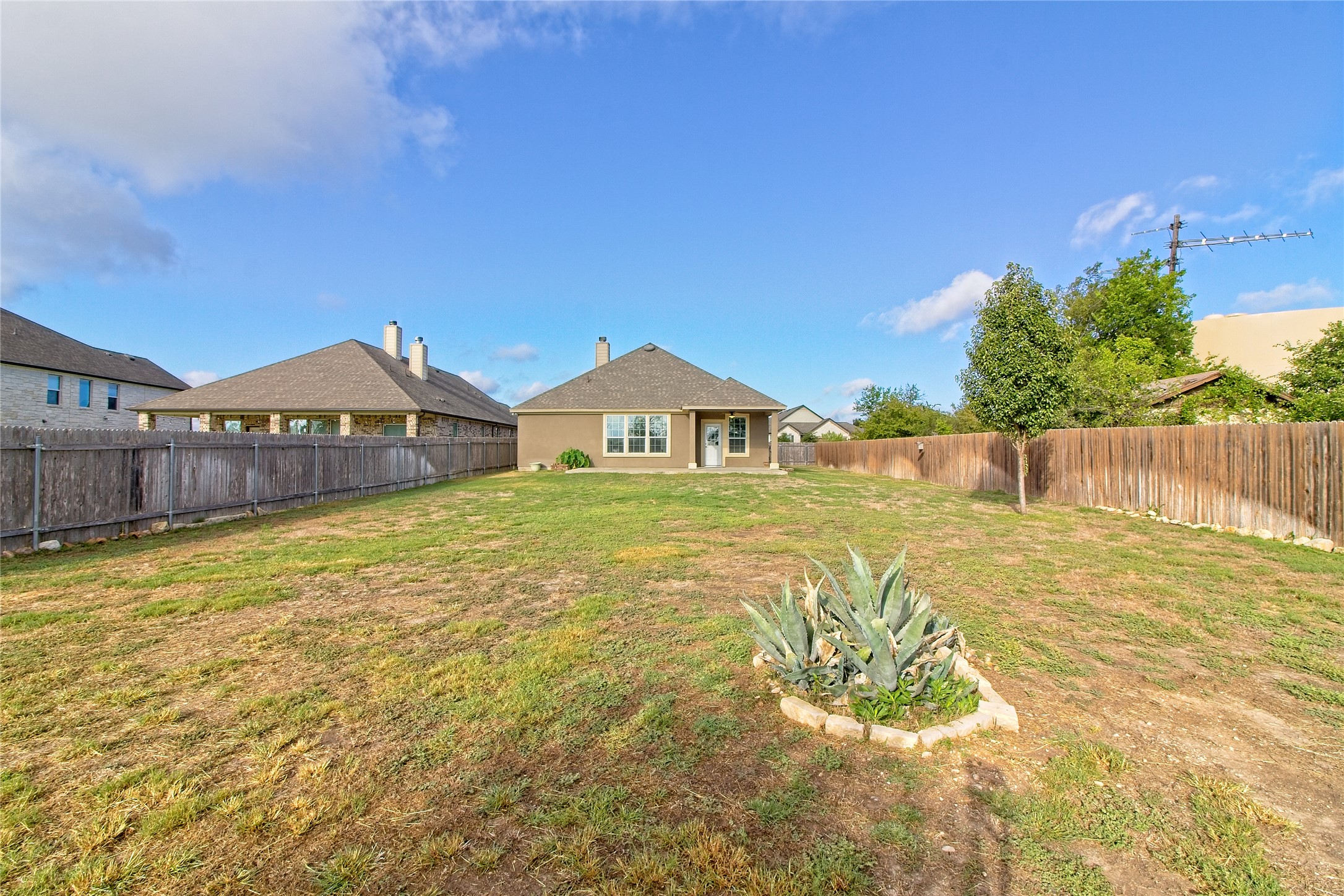 main property photo 23