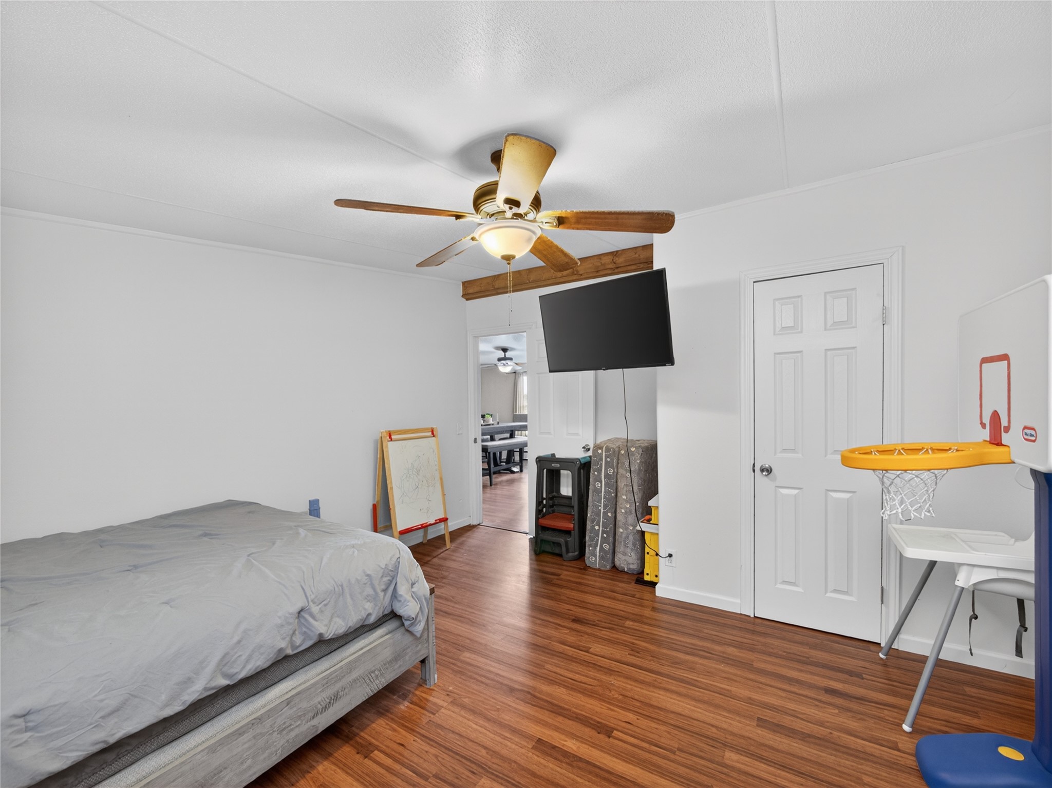 main property photo 28