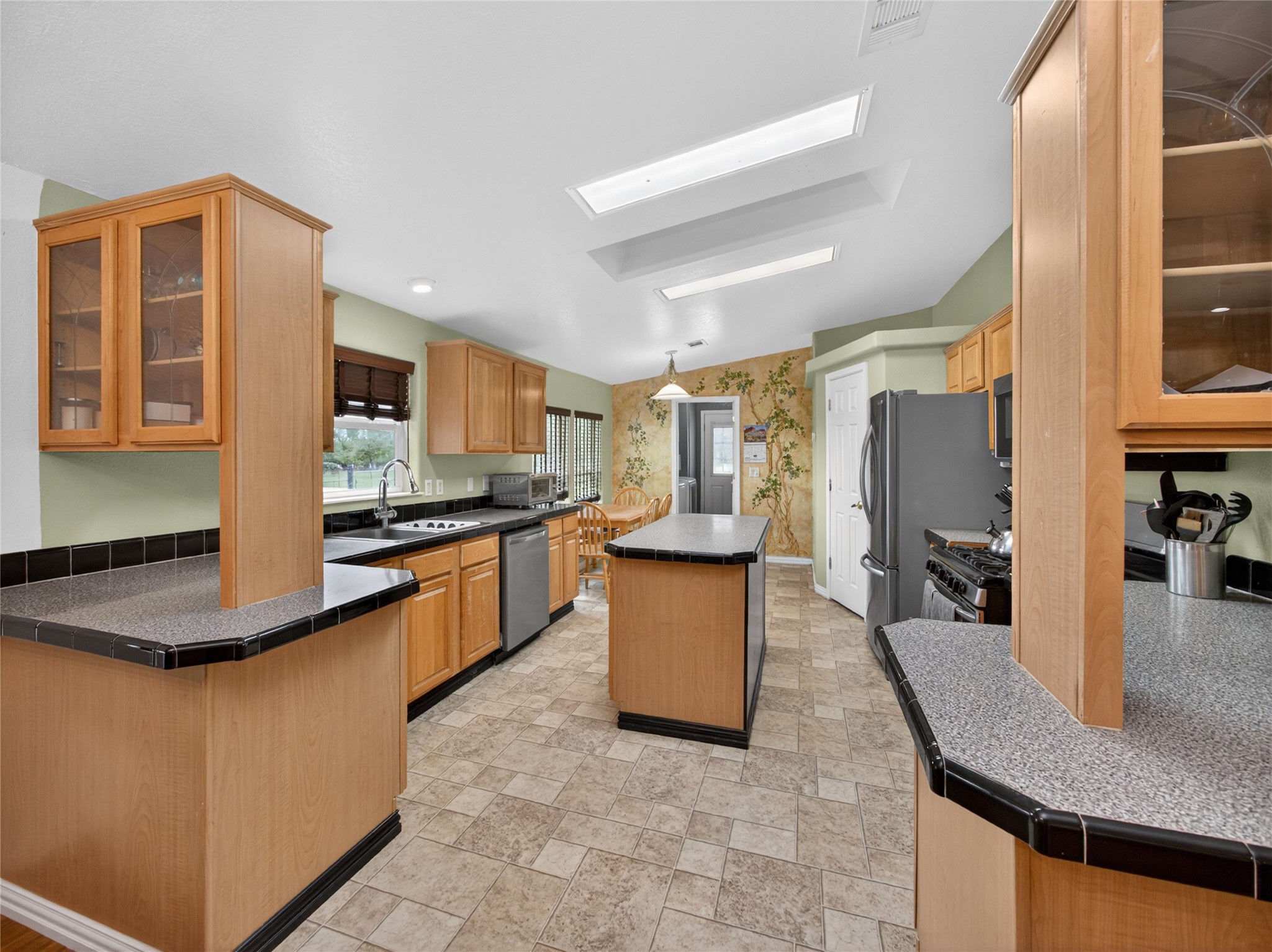 main property photo 4