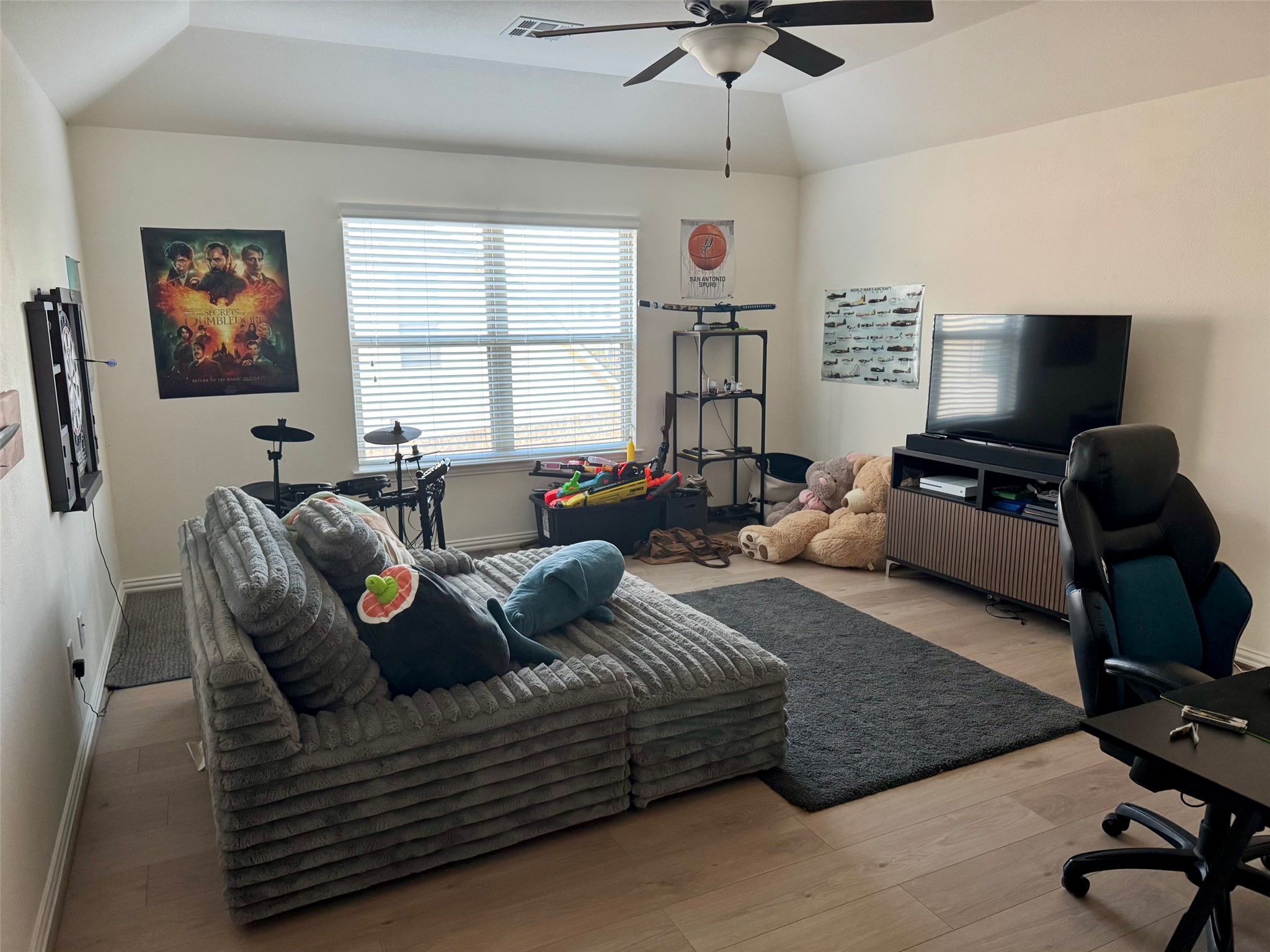 main property photo 13
