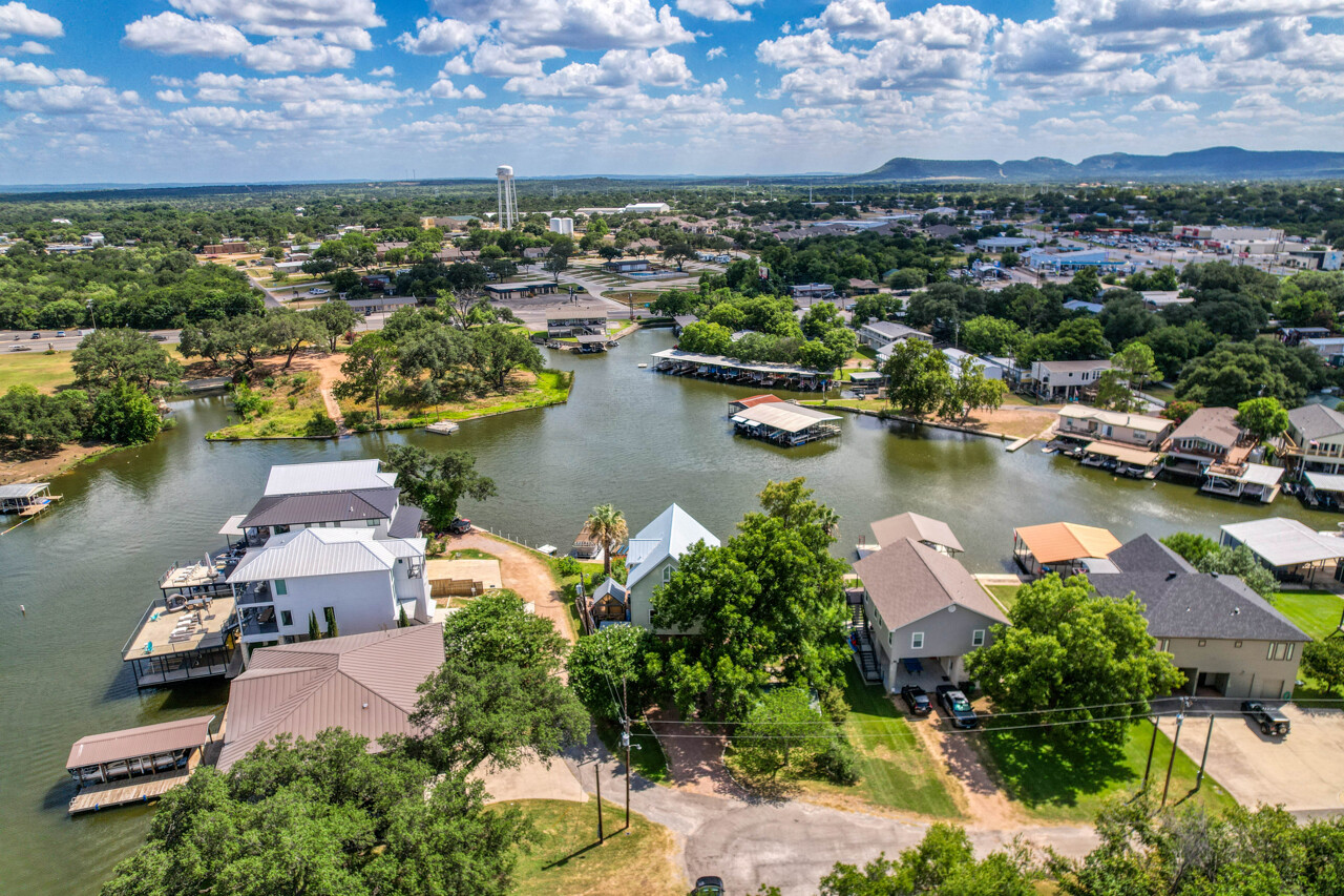main property photo 38