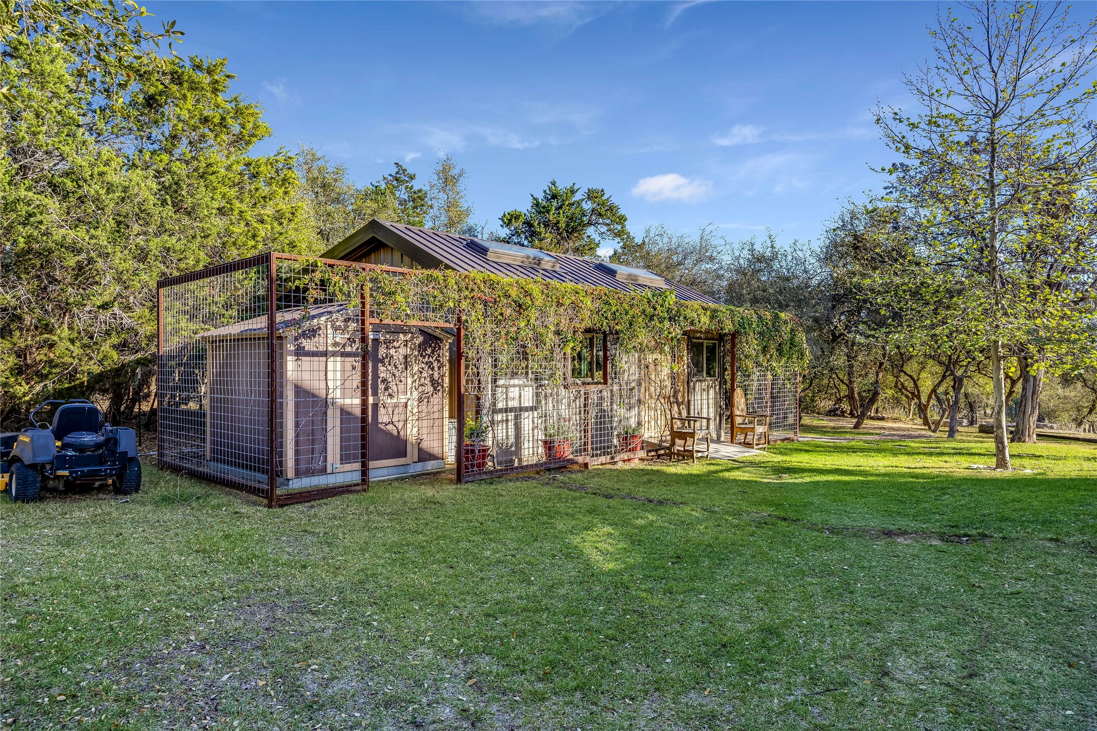 main property photo 28