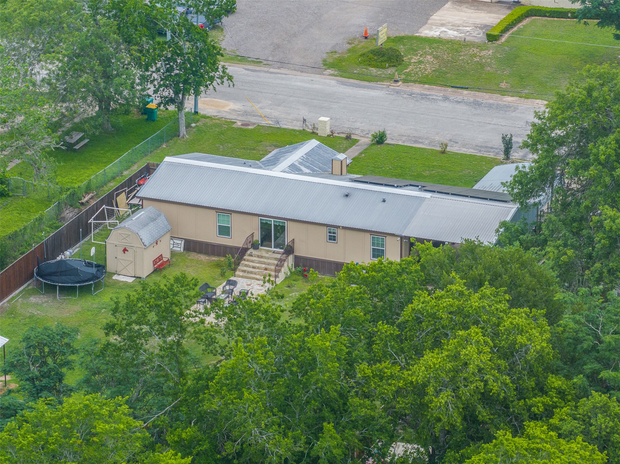 main property photo 28