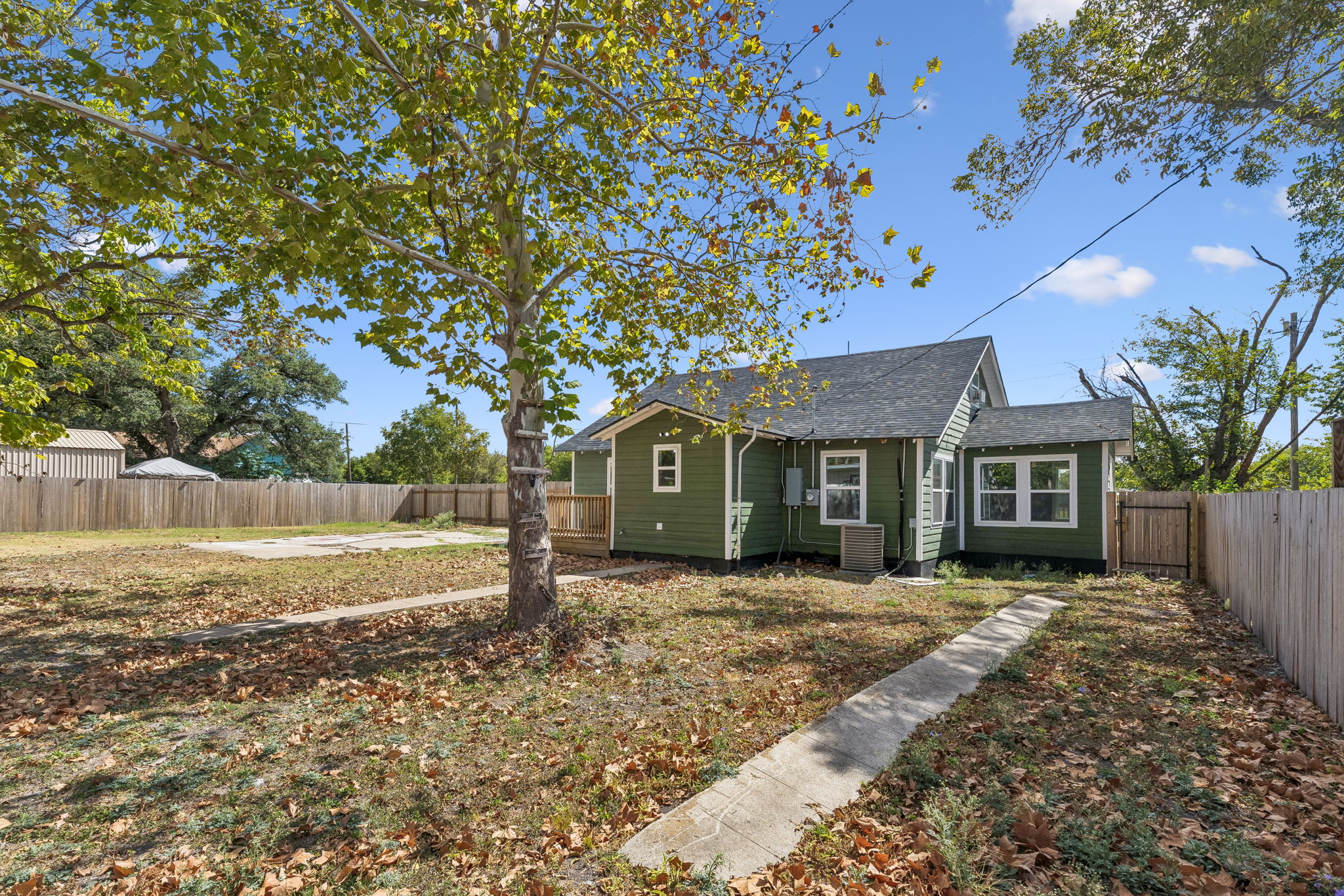 main property photo 34