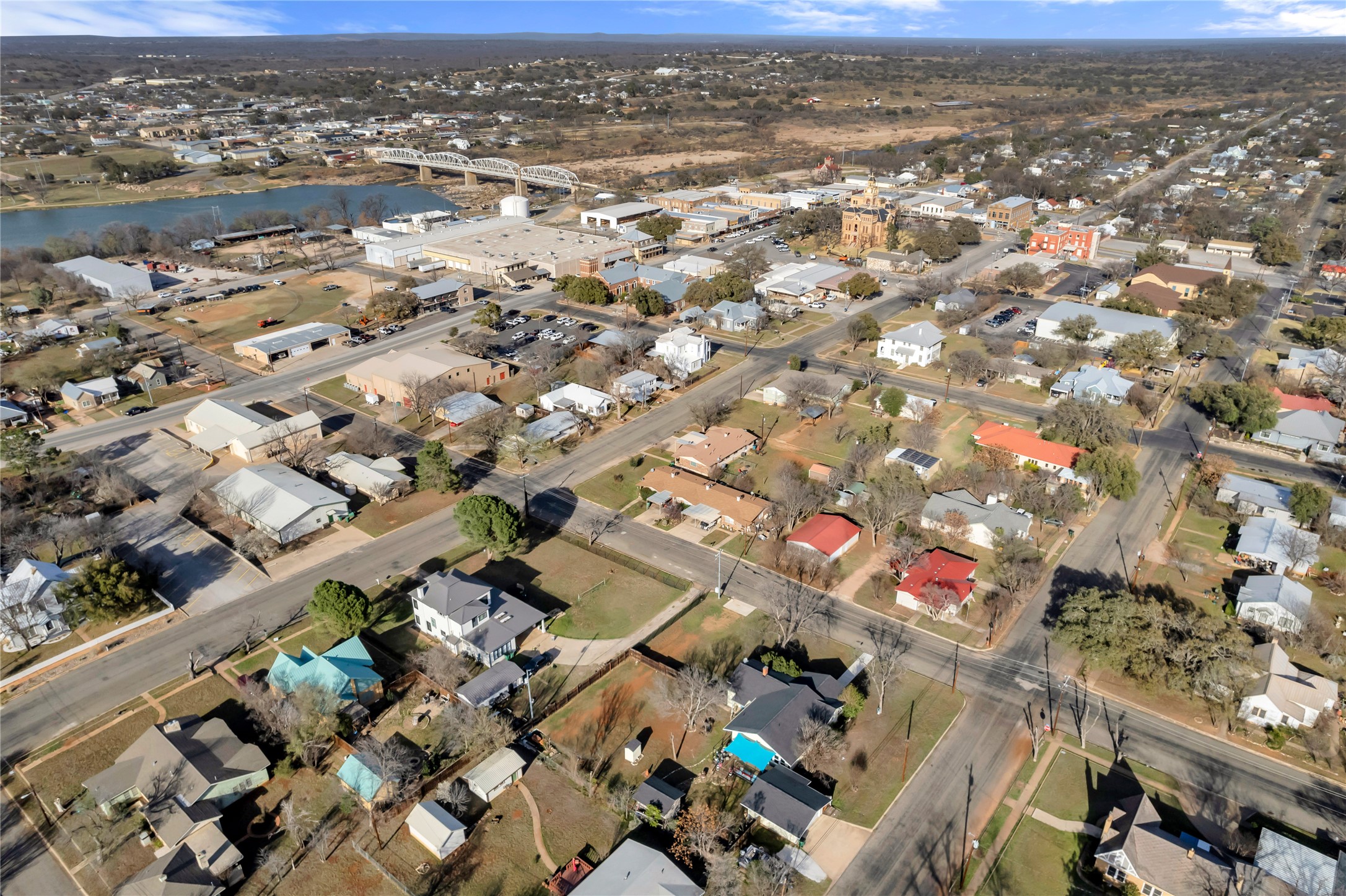 main property photo 28