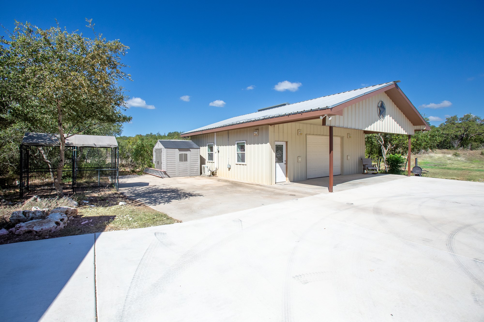 main property photo 29