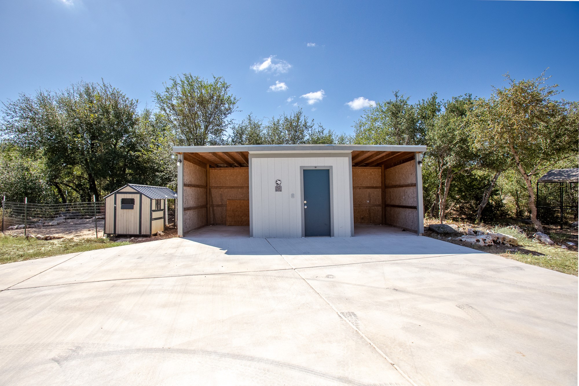 main property photo 30
