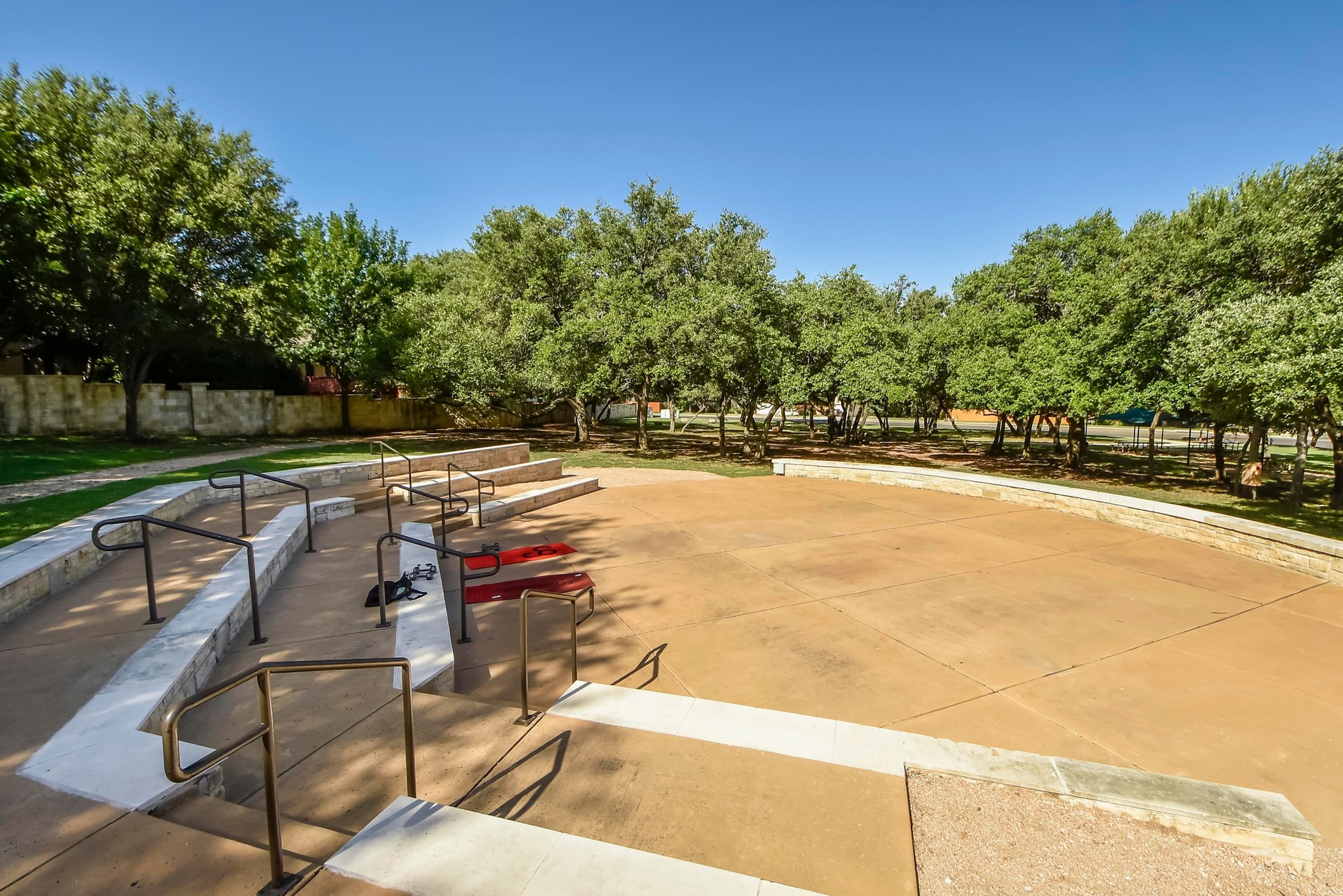 main property photo 30