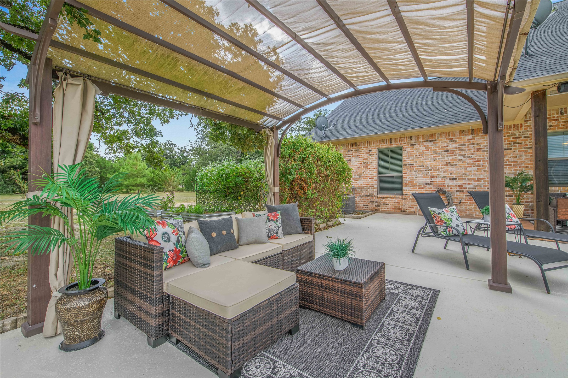 main property photo 30