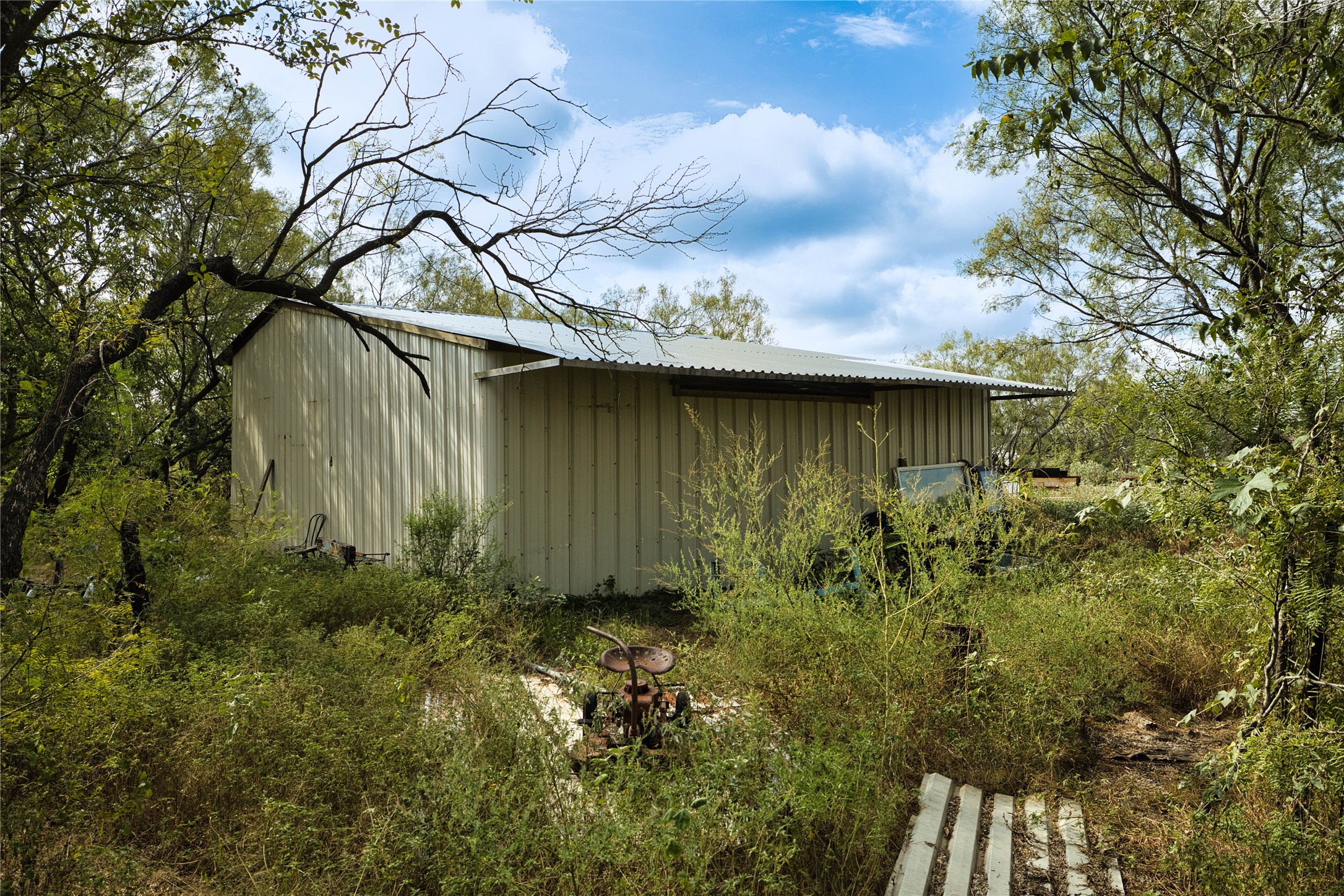main property photo 11