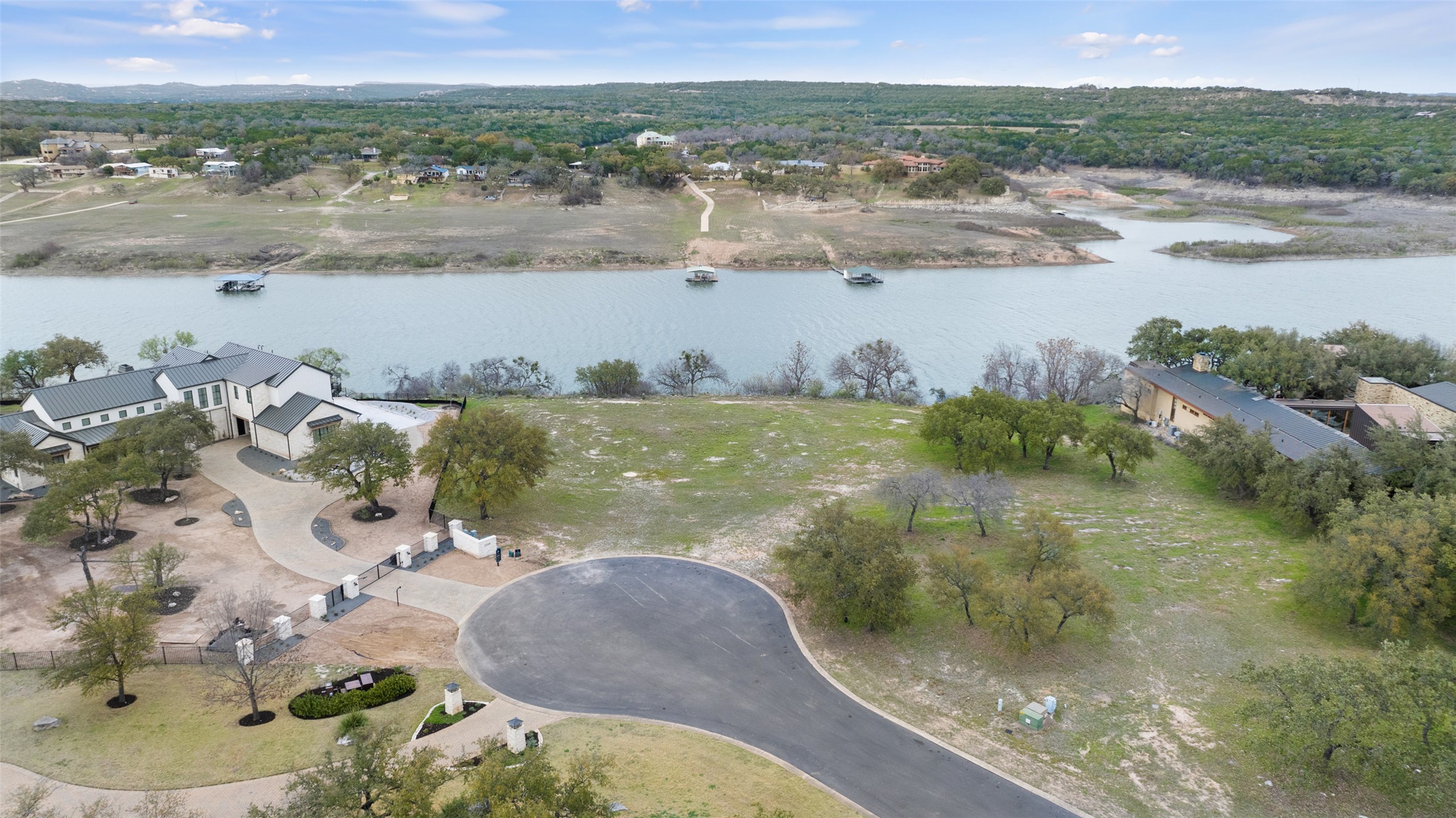 main property photo 19