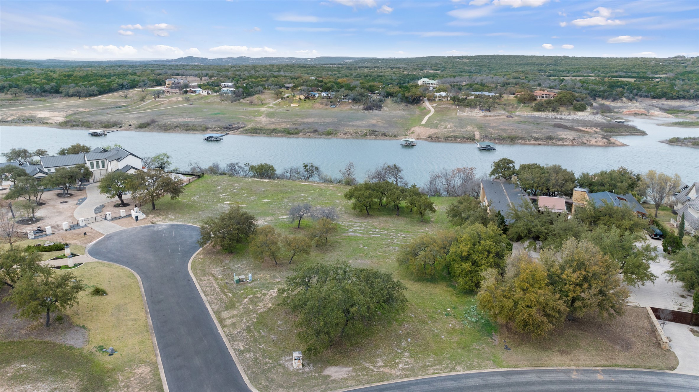 main property photo 23