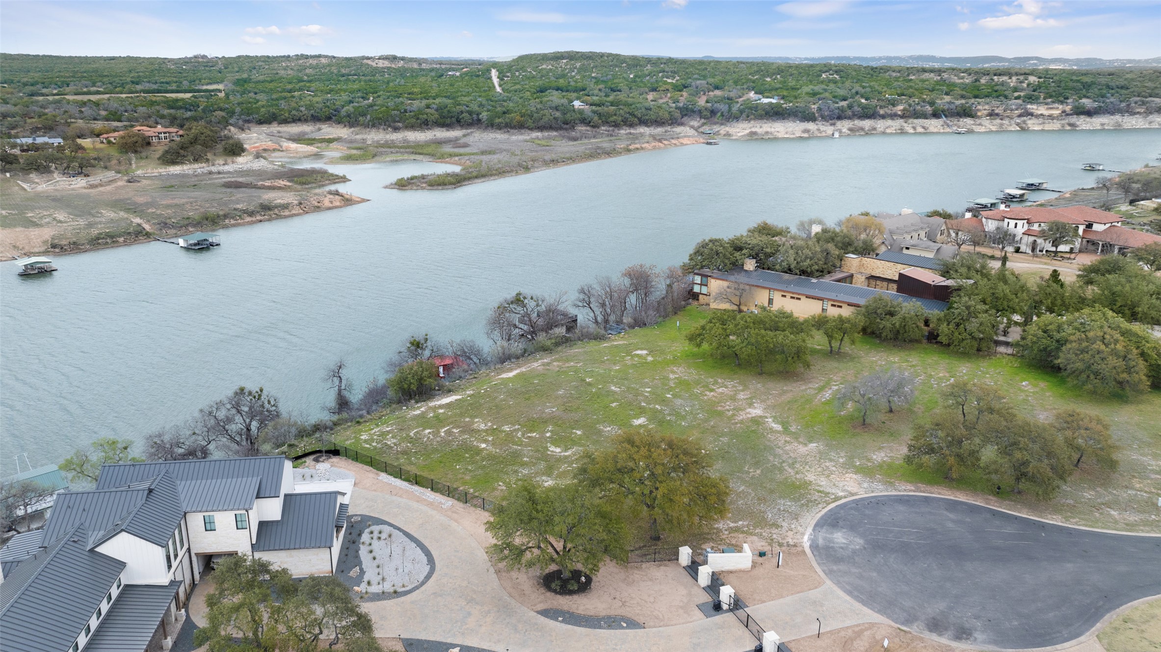 main property photo 30