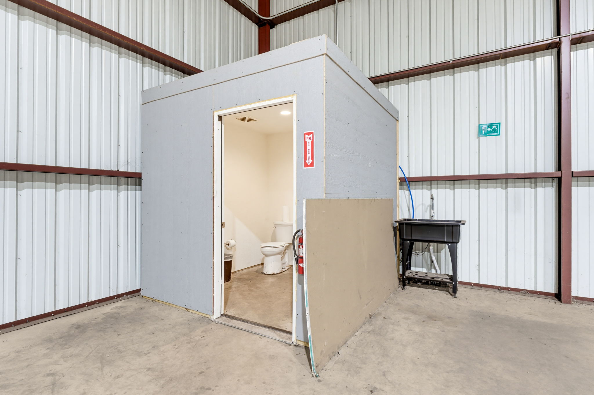 main property photo 14
