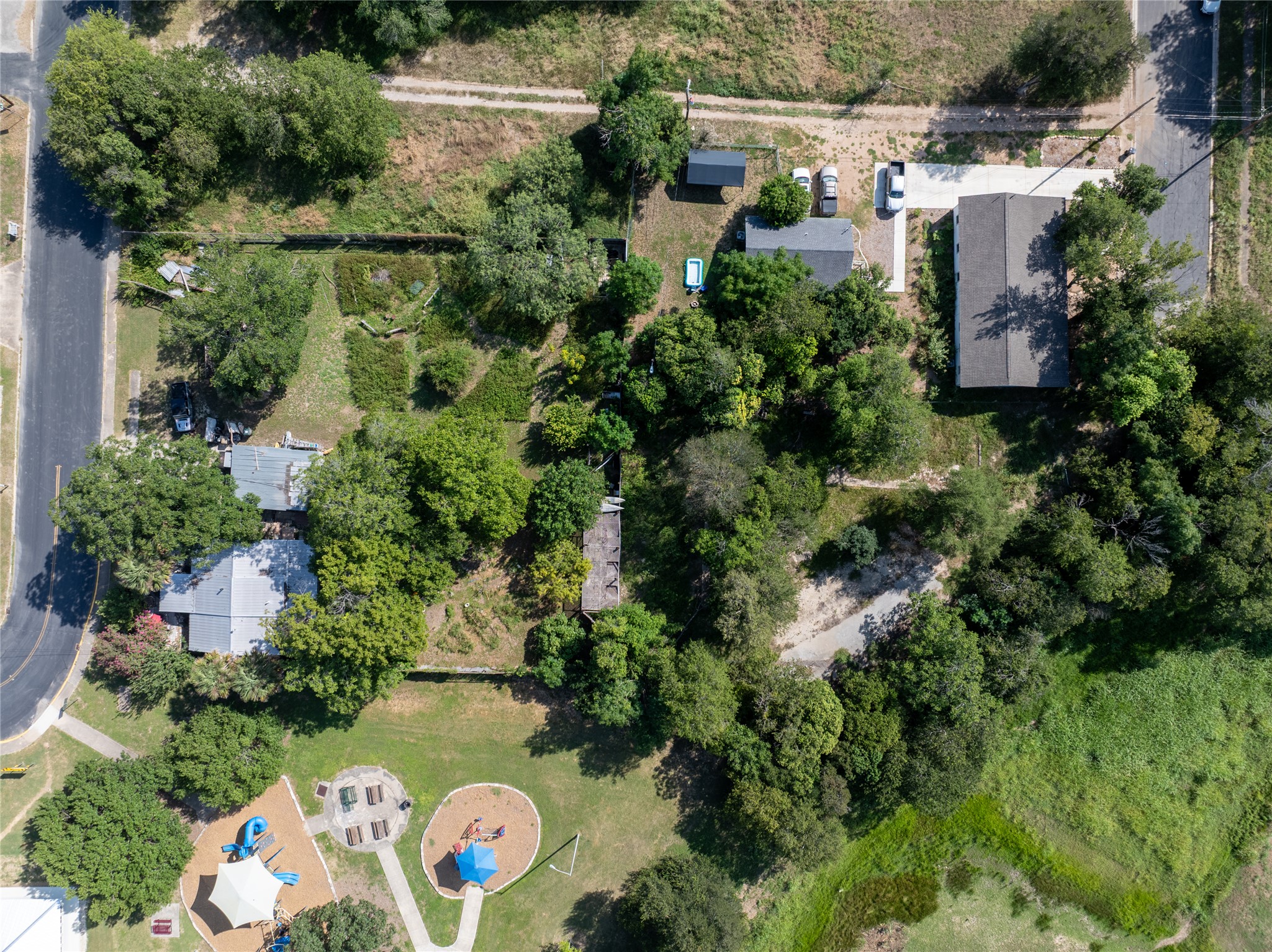 main property photo 11