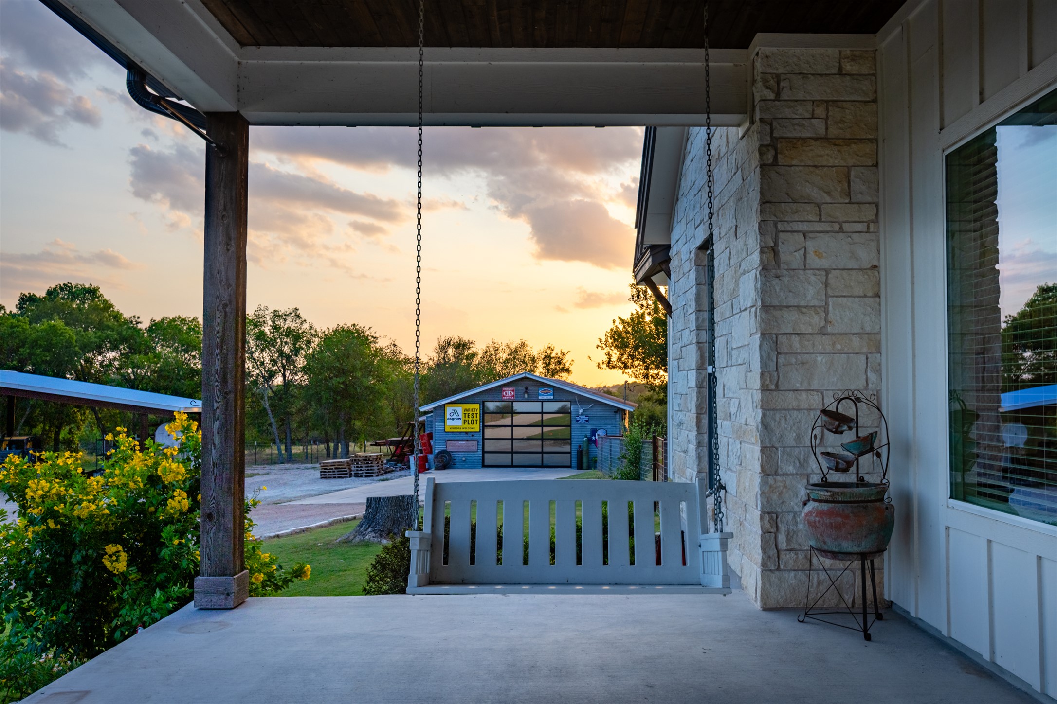 main property photo 33