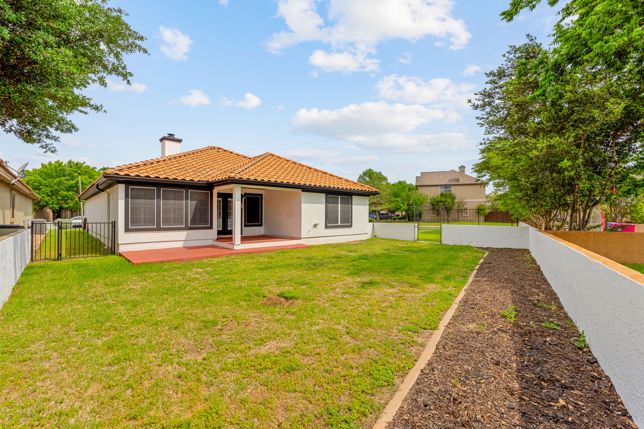 main property photo 10