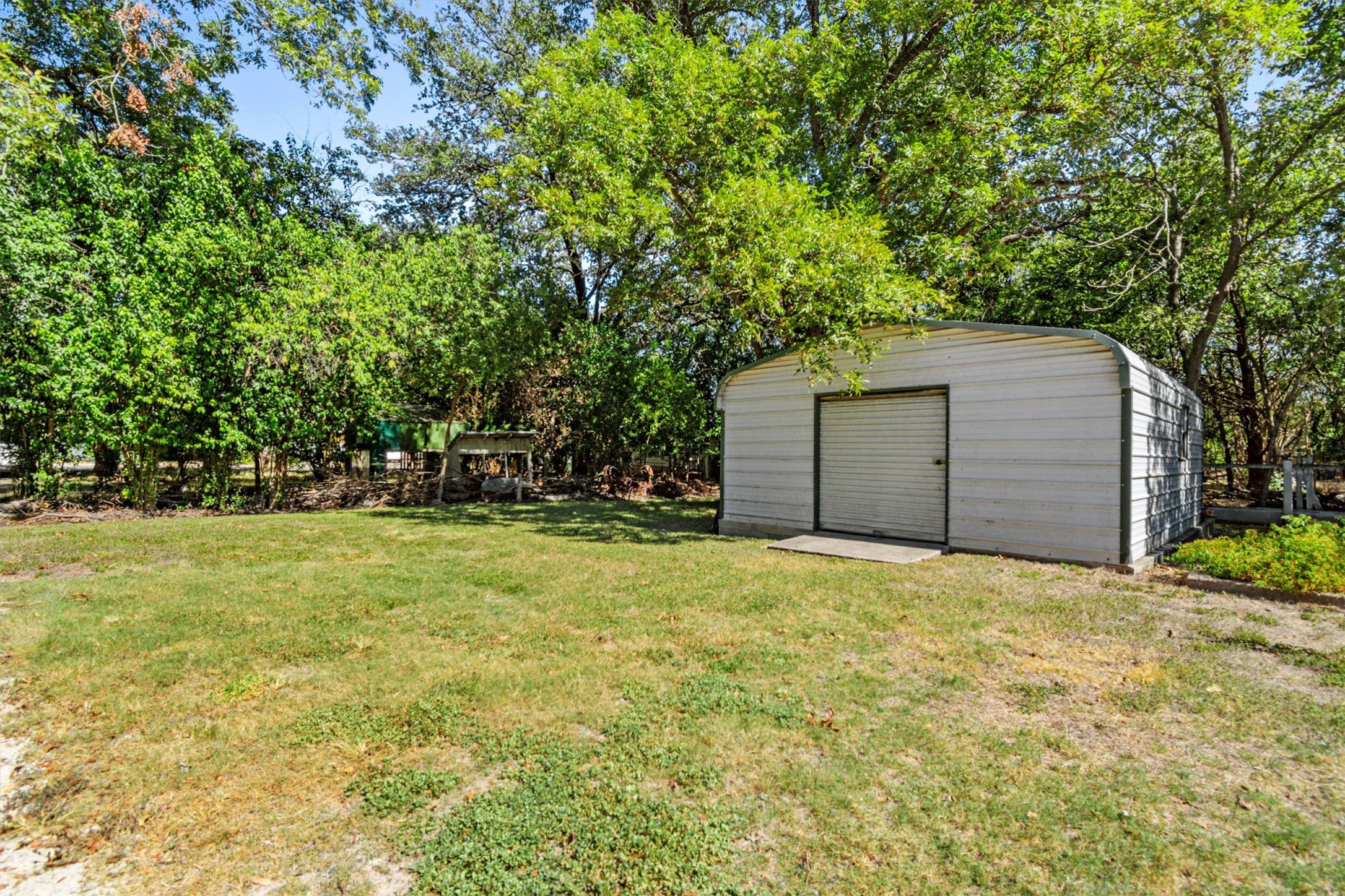 main property photo 37