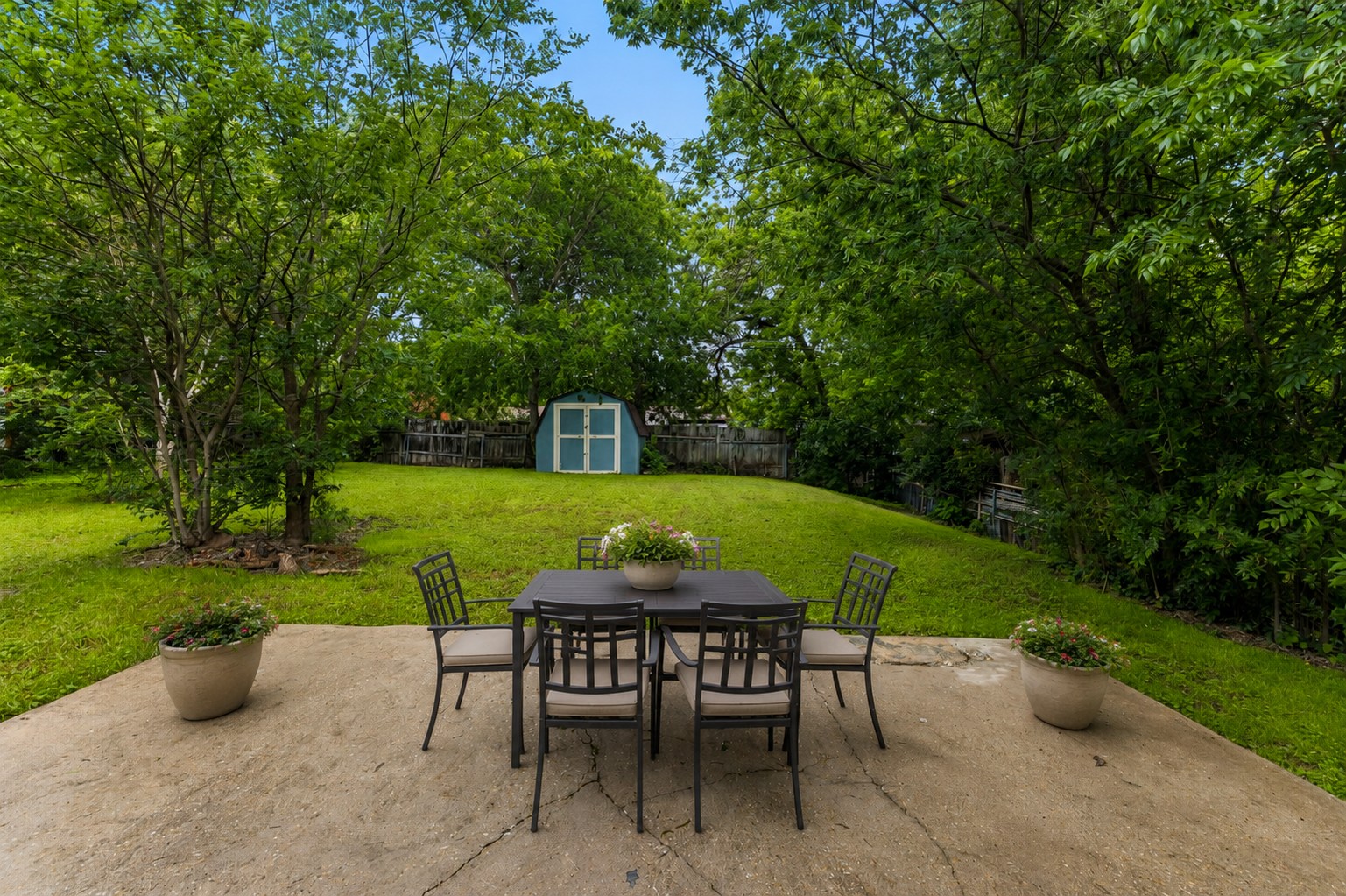 main property photo 11