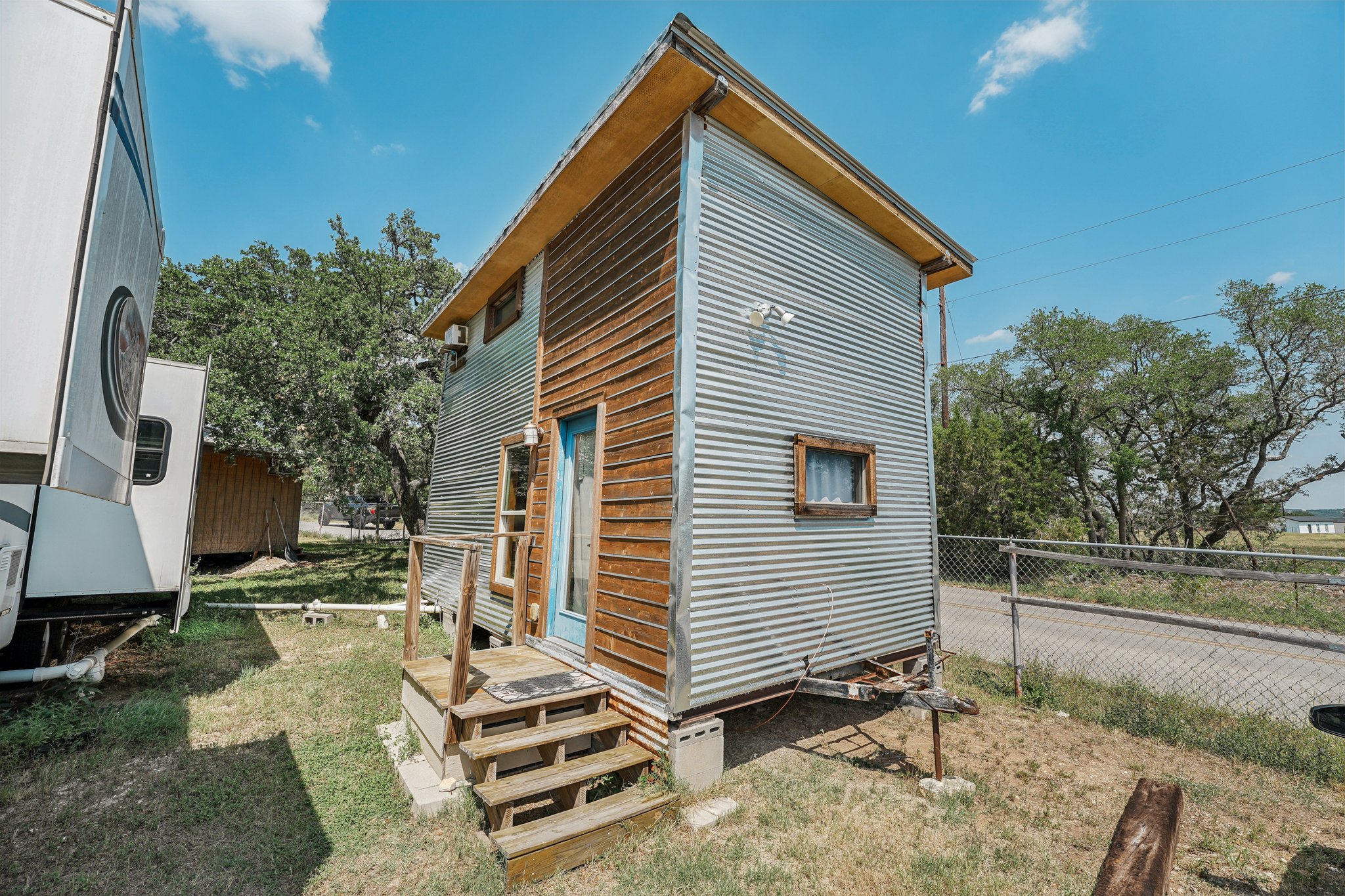 main property photo 13