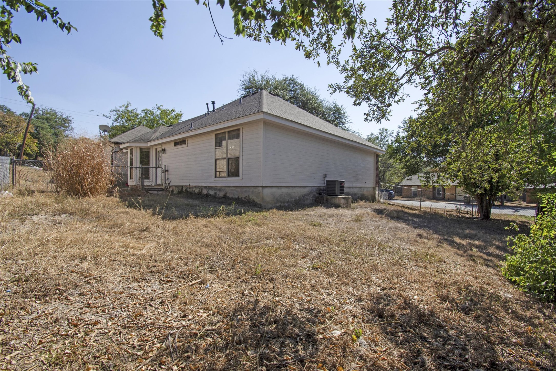 main property photo 15