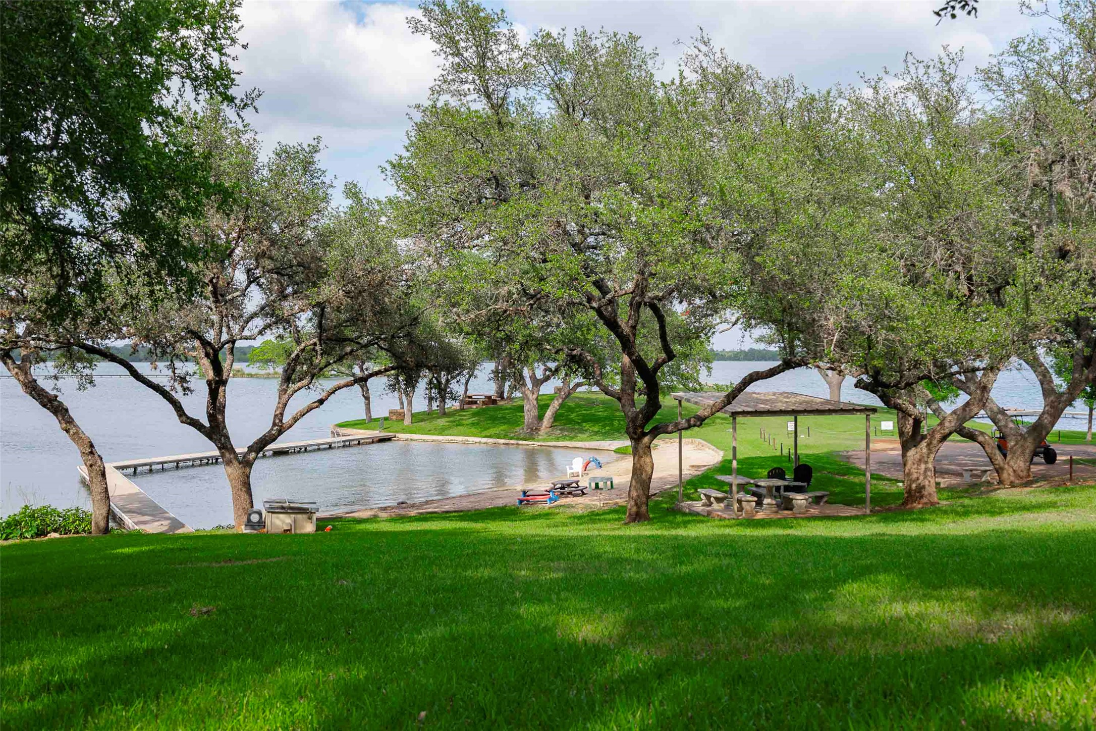 main property photo 18