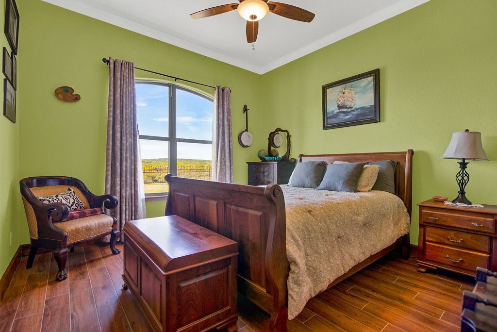 main property photo 18