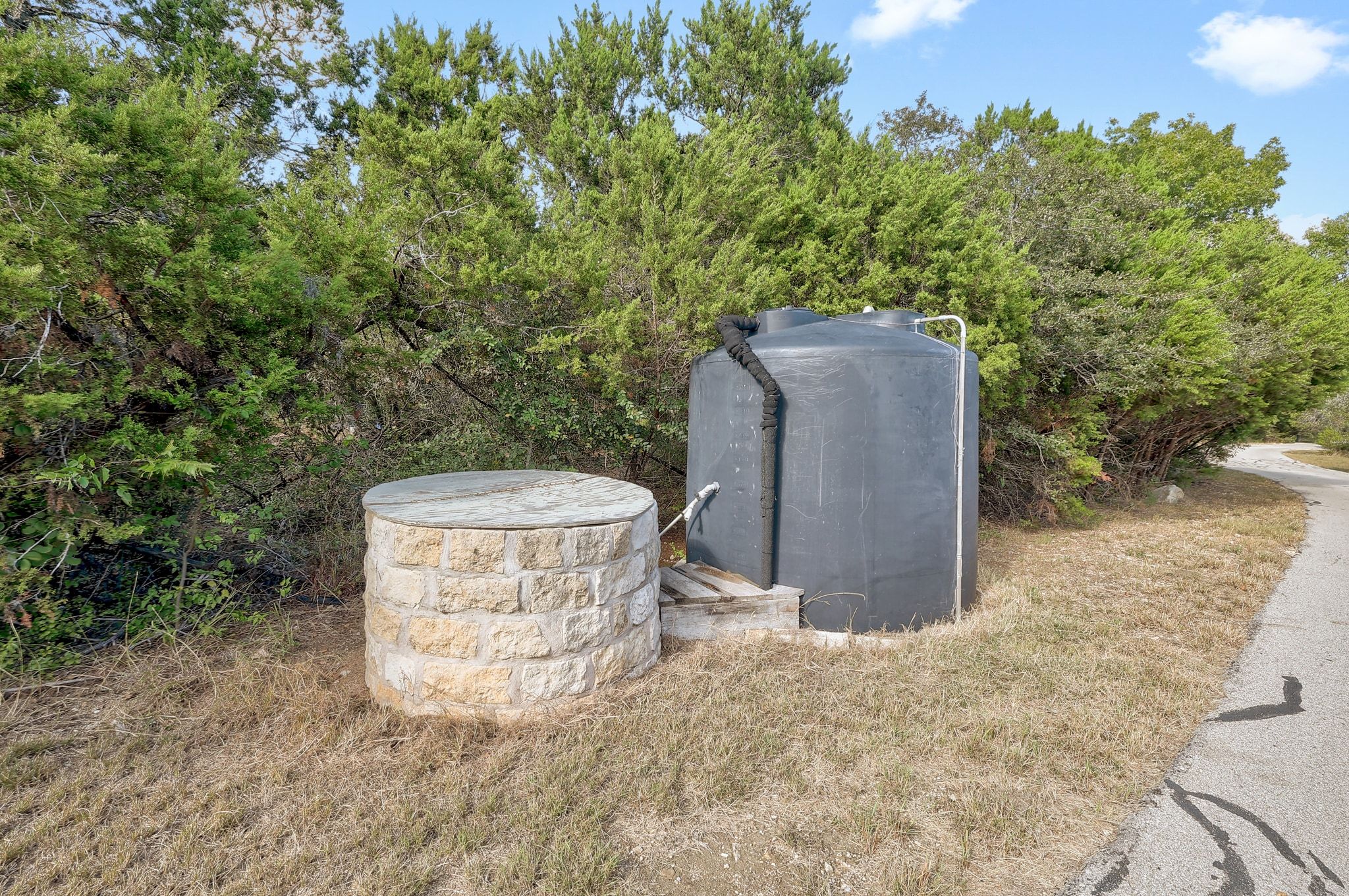 main property photo 32