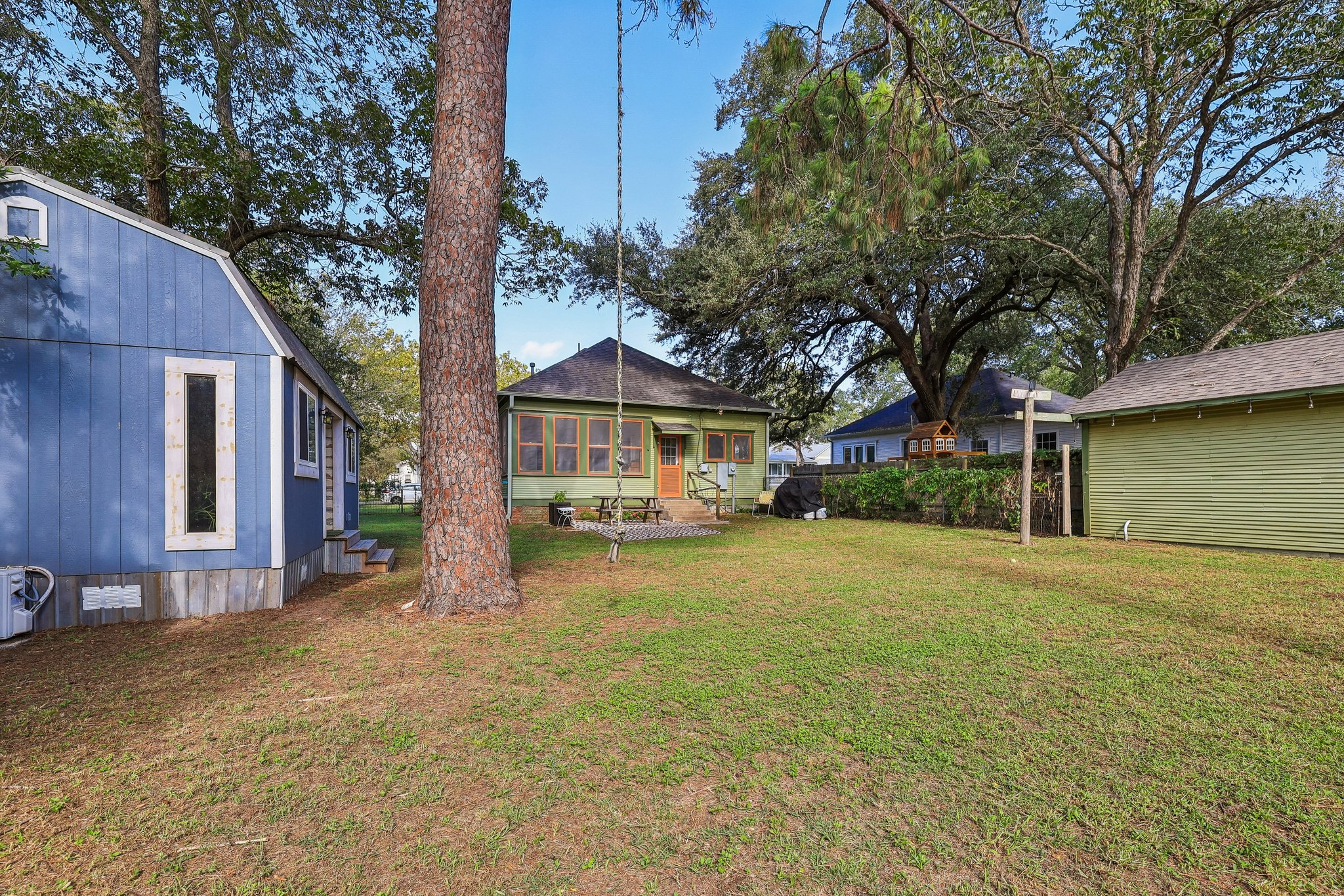 main property photo 28