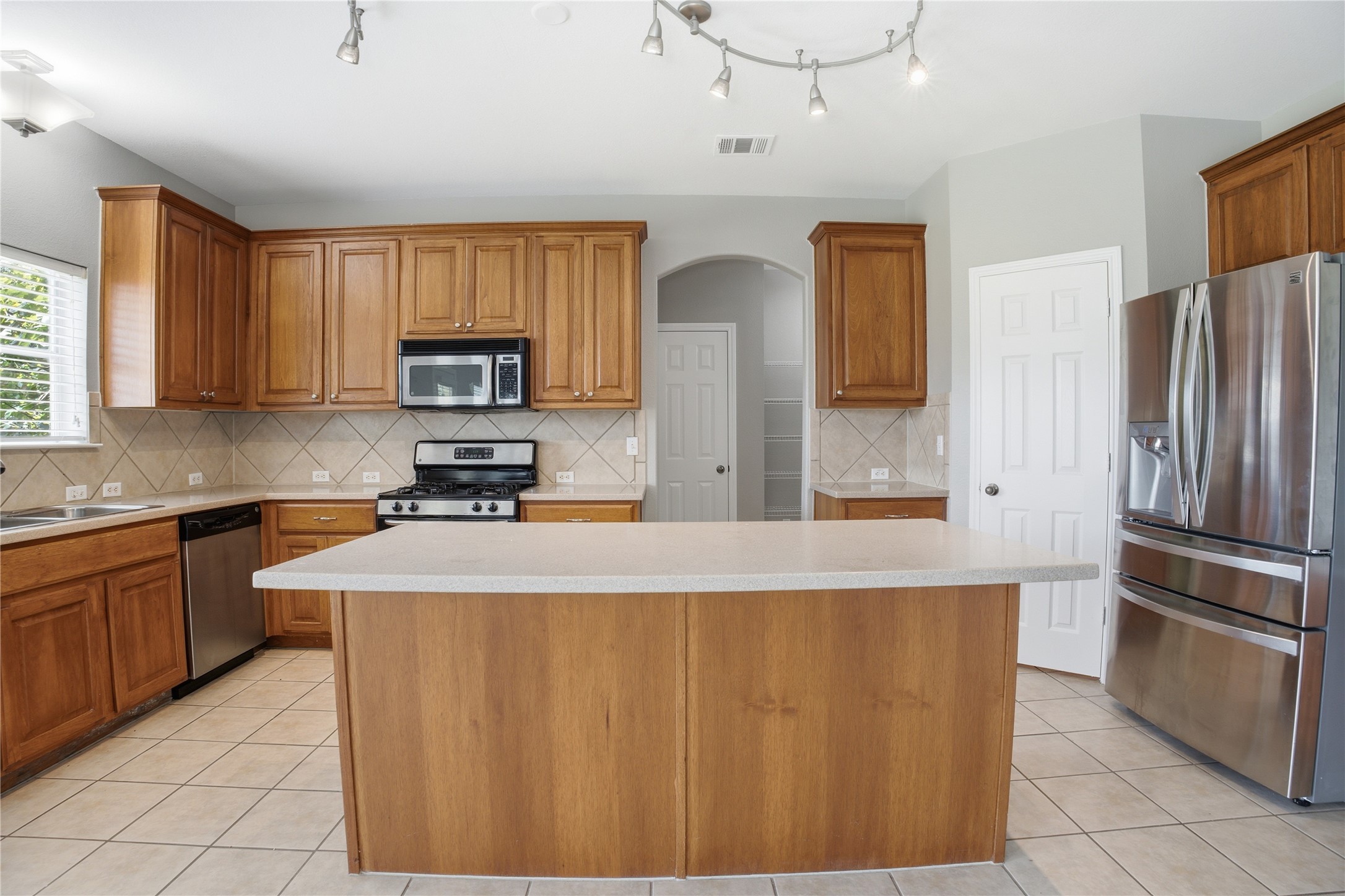 main property photo 9