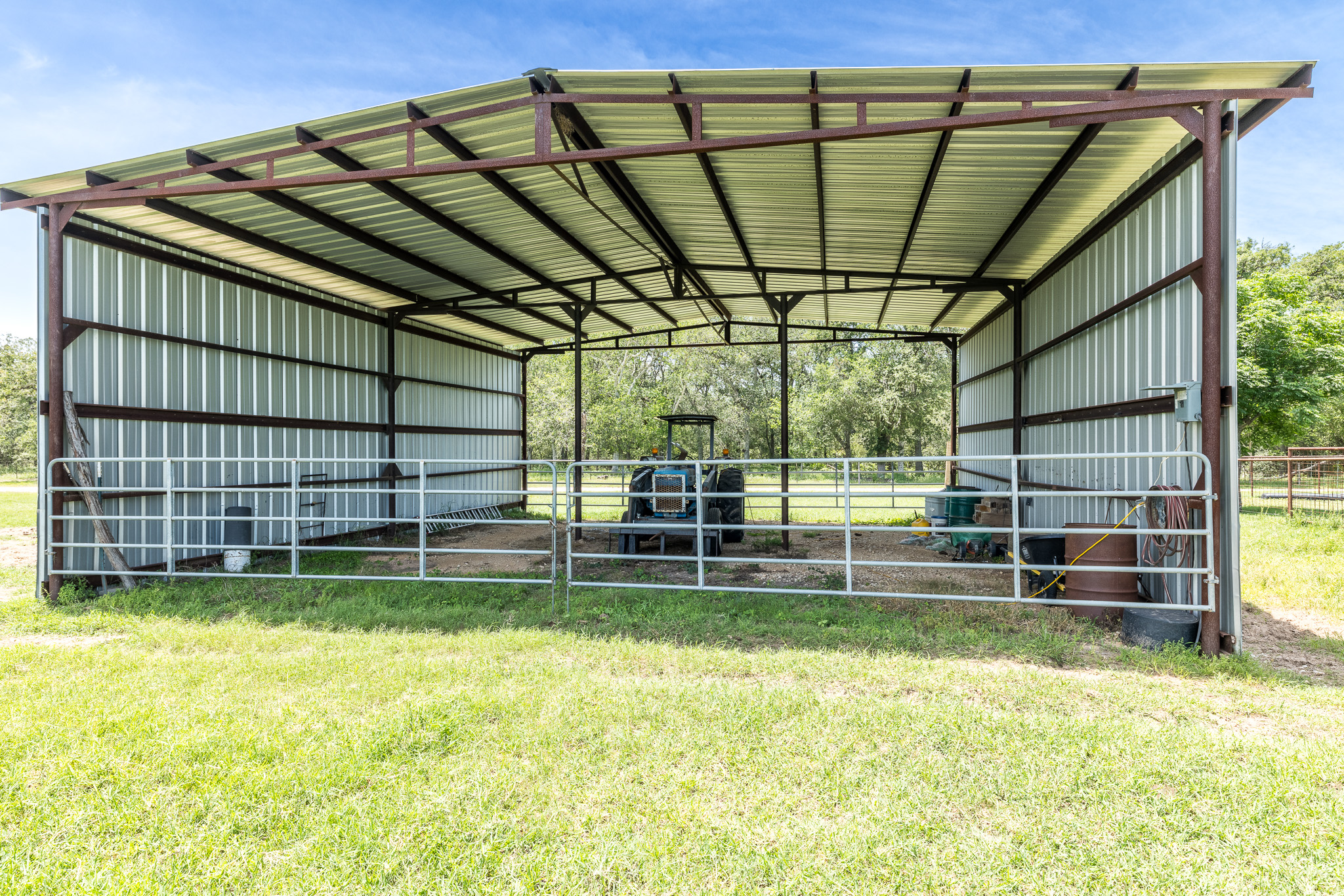 main property photo 27