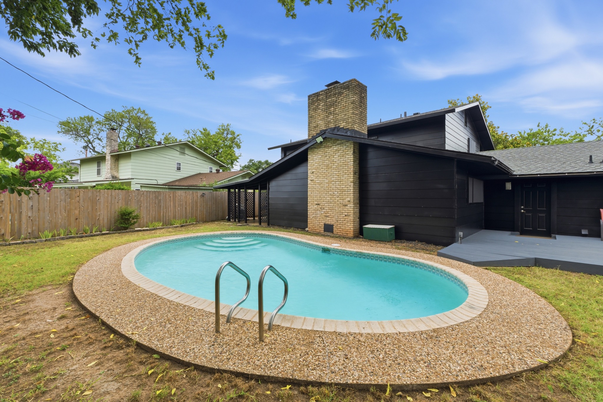 main property photo 31