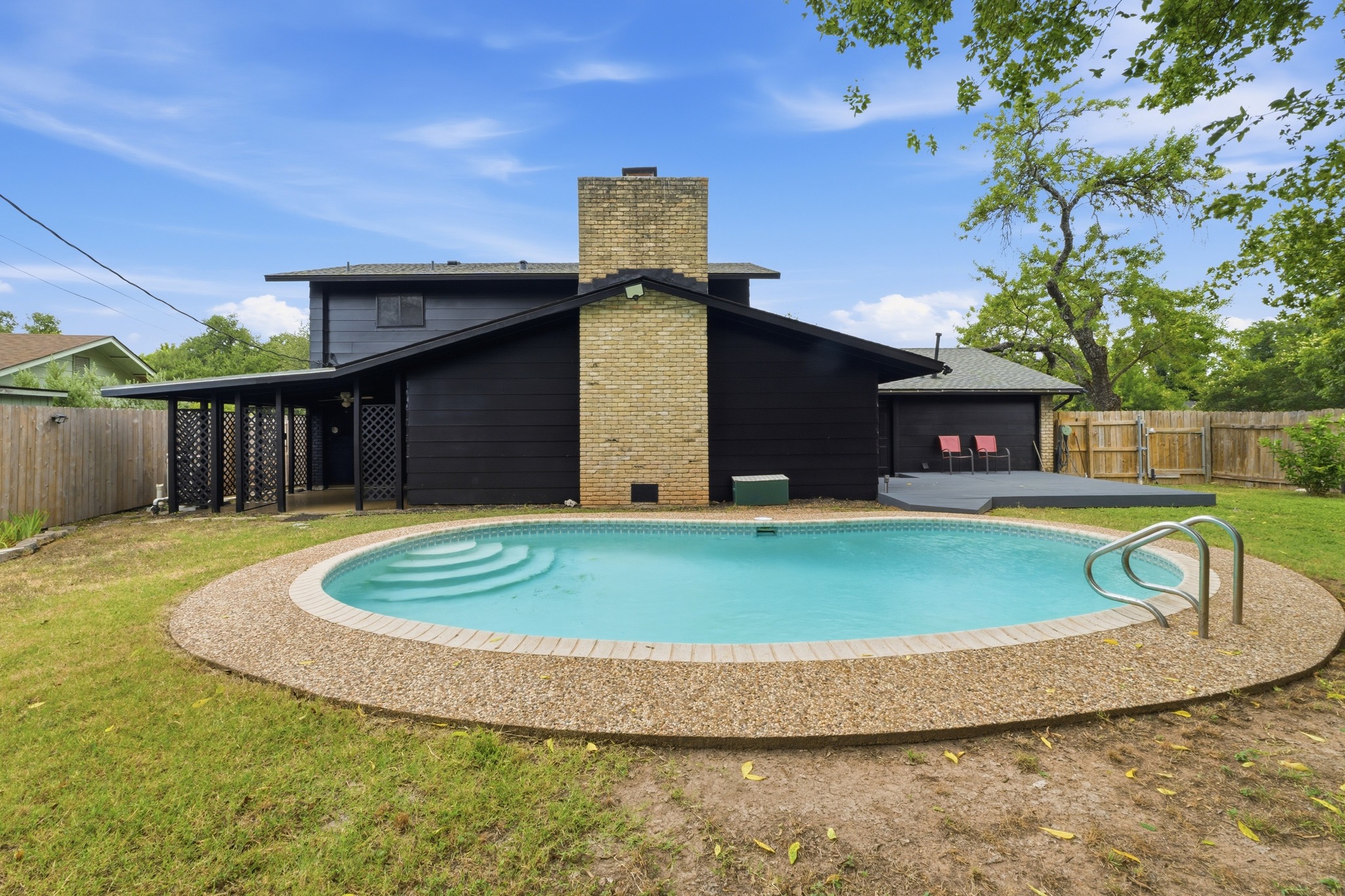 main property photo 32