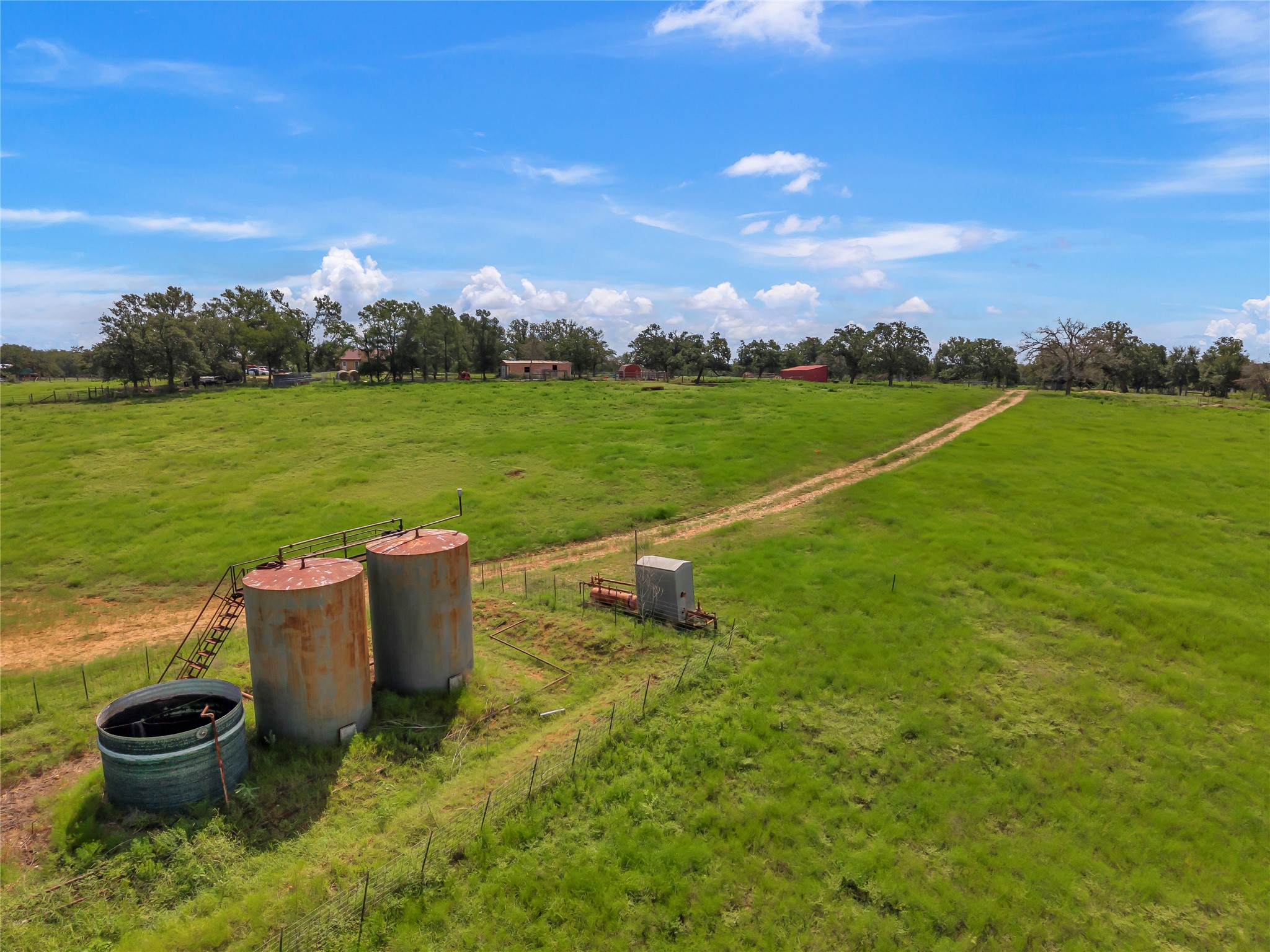 main property photo 31