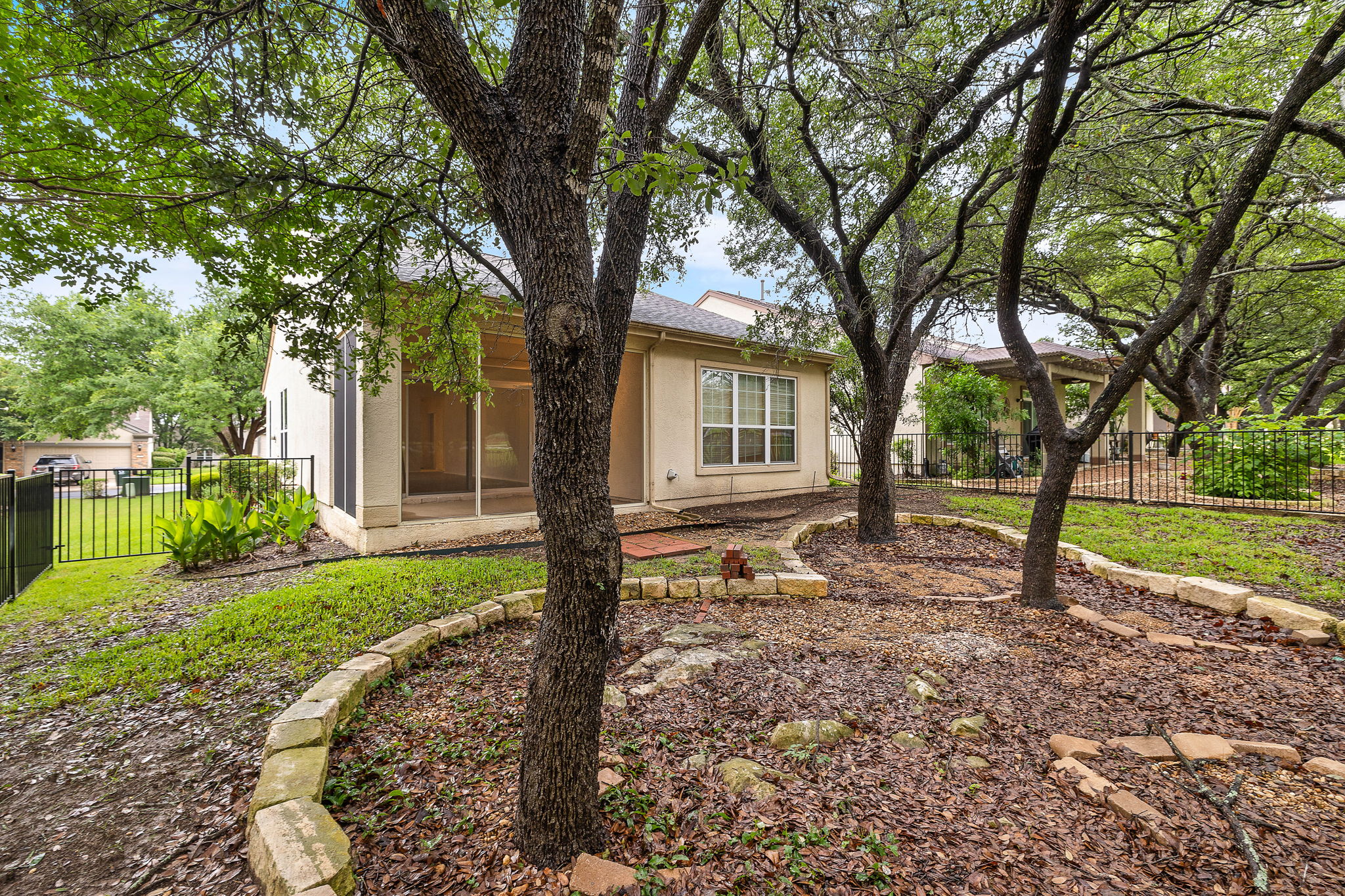 main property photo 23