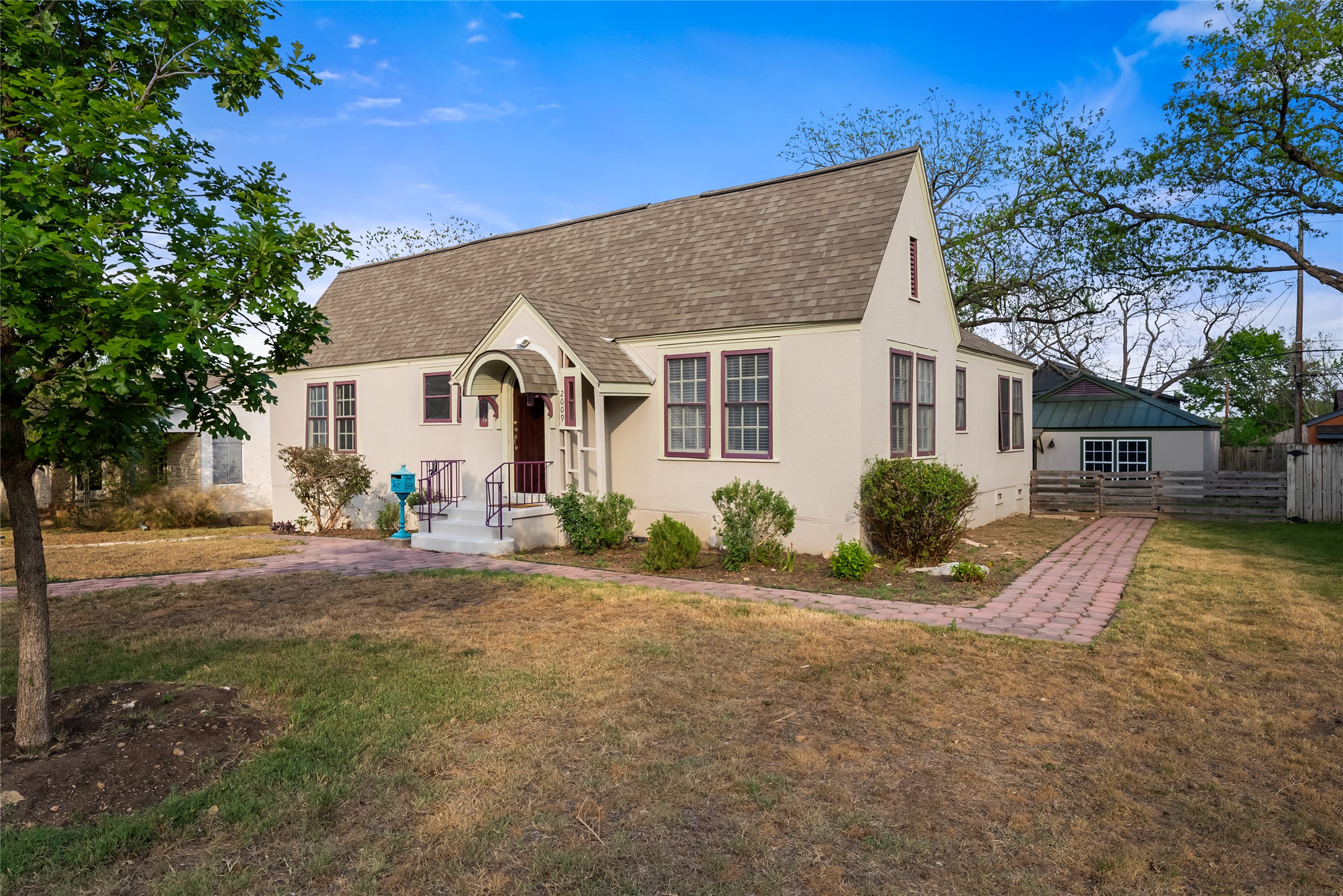 main property photo 28