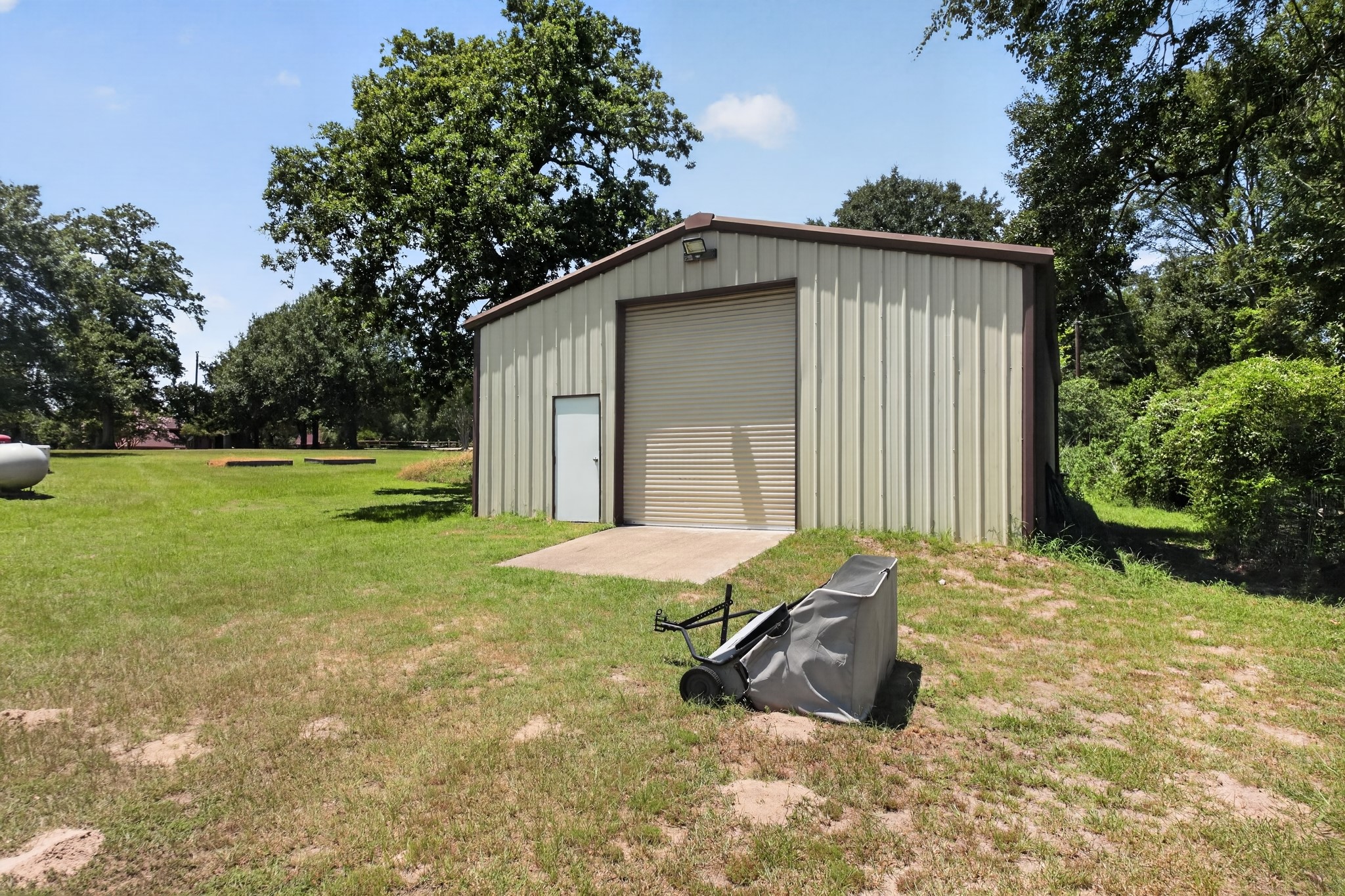main property photo 36