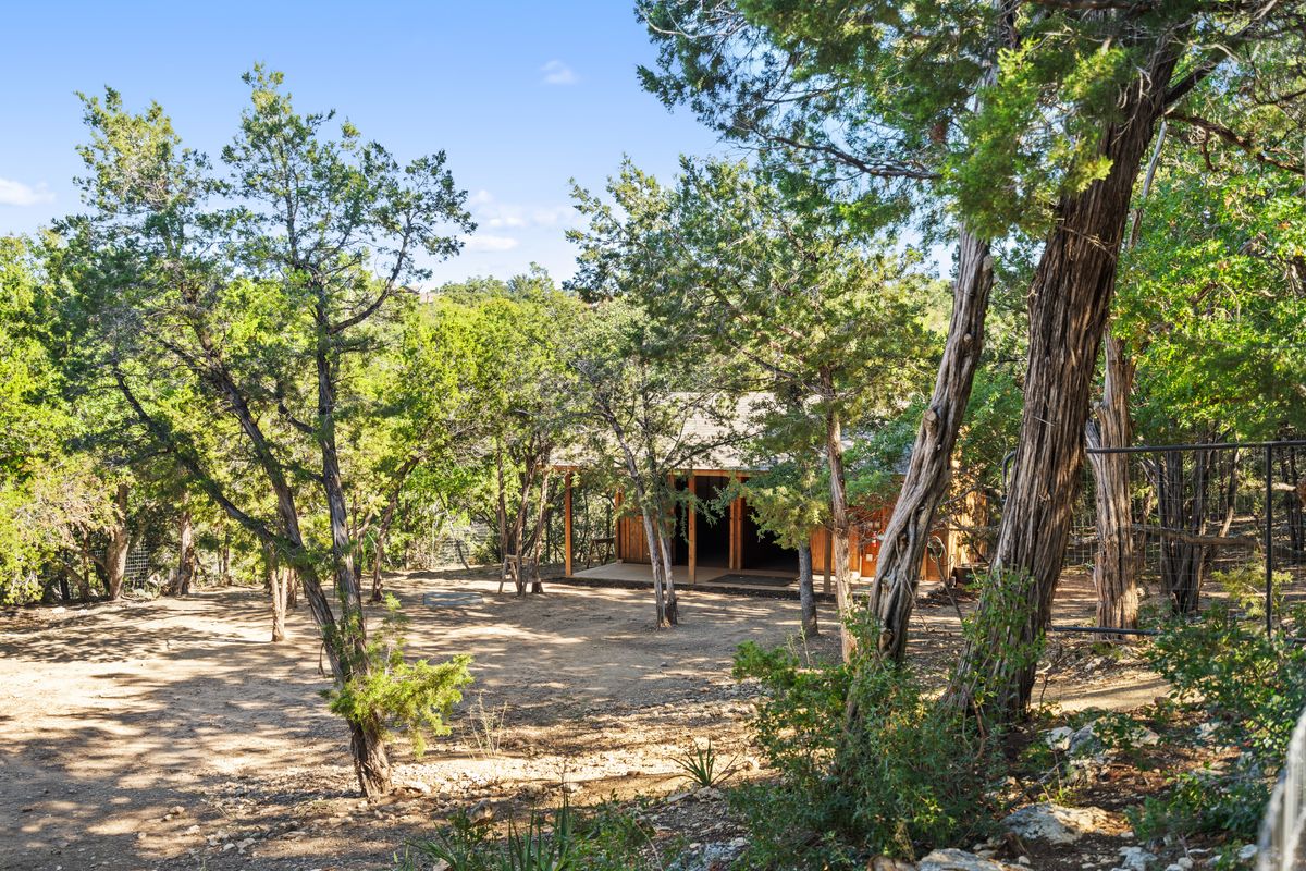 main property photo 32