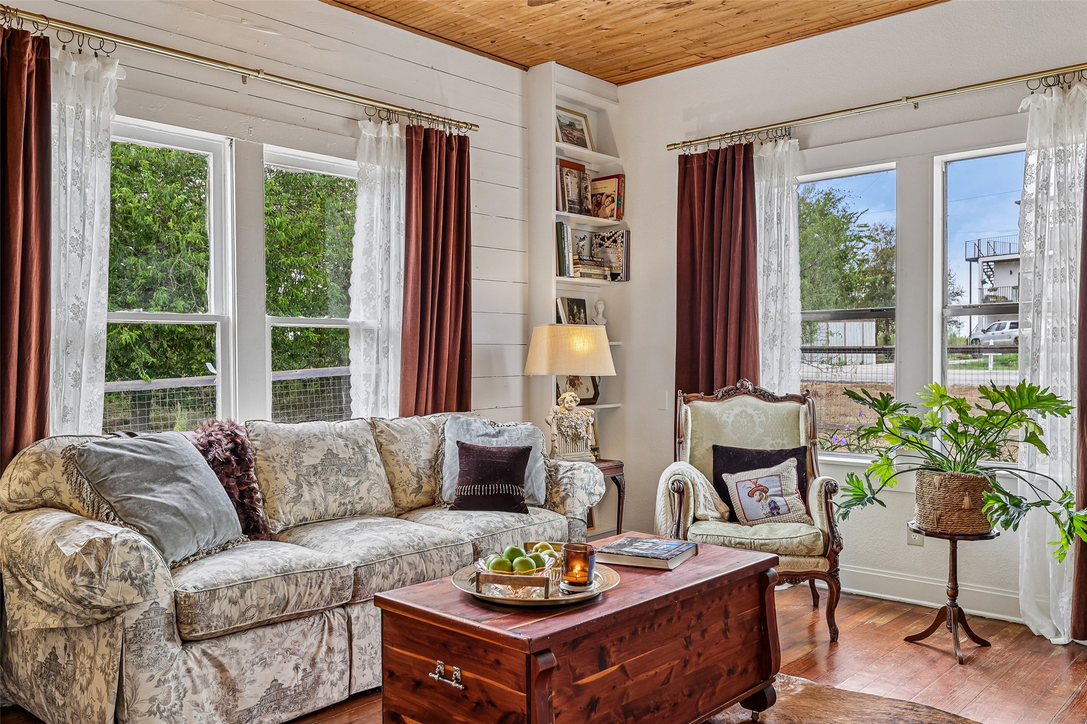 main property photo 7