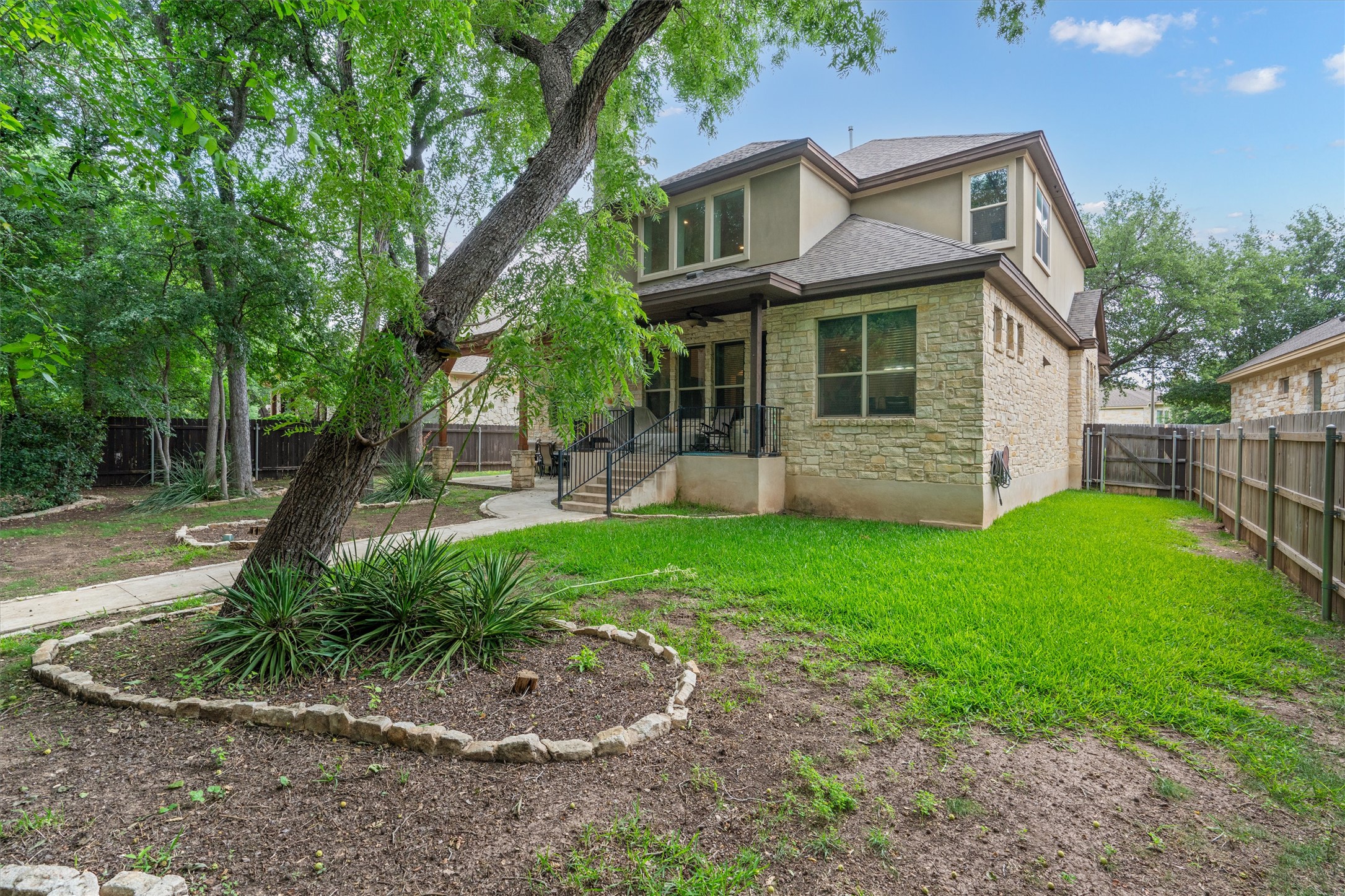 main property photo 34