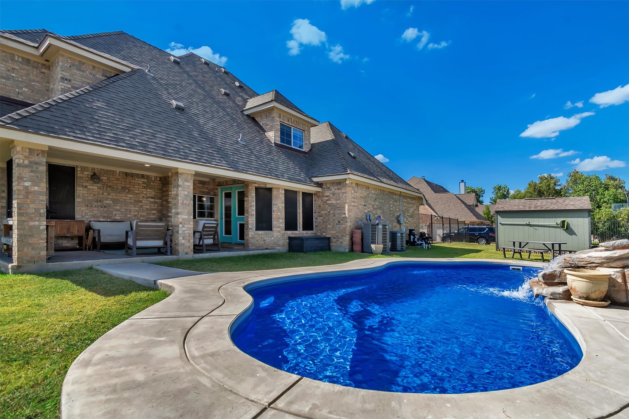 main property photo 24