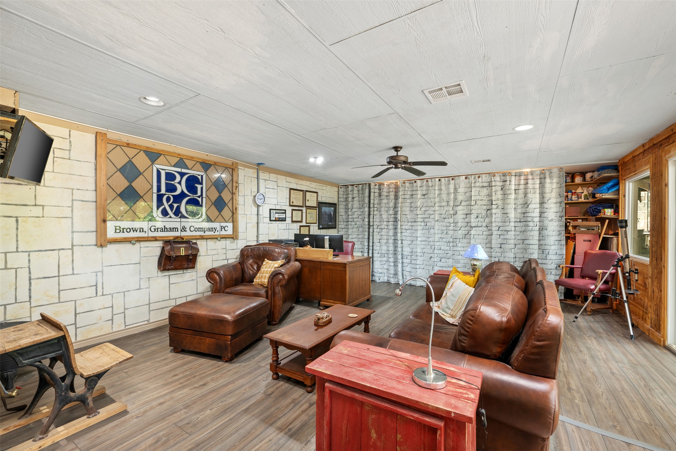 main property photo 25