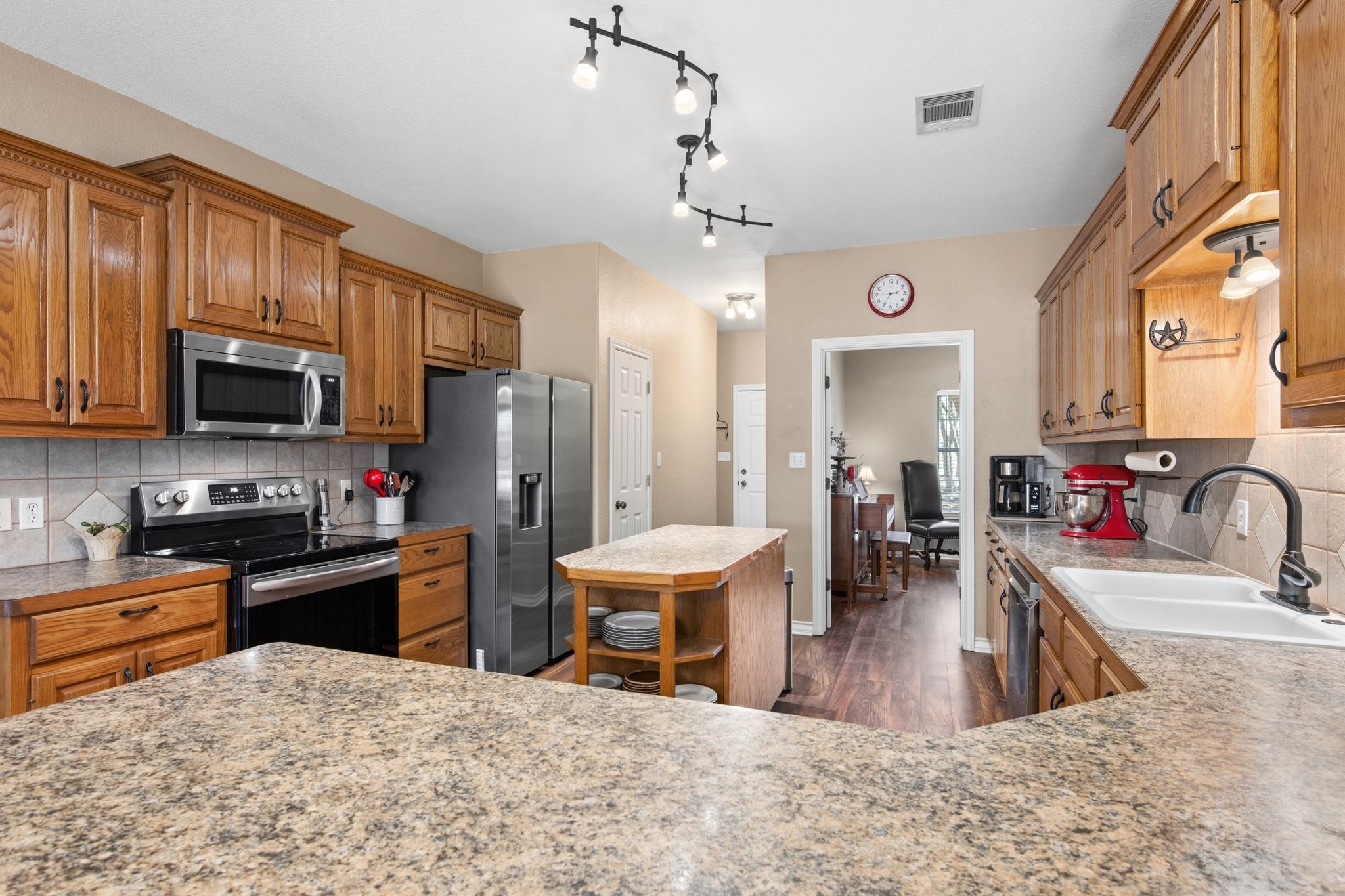main property photo 5
