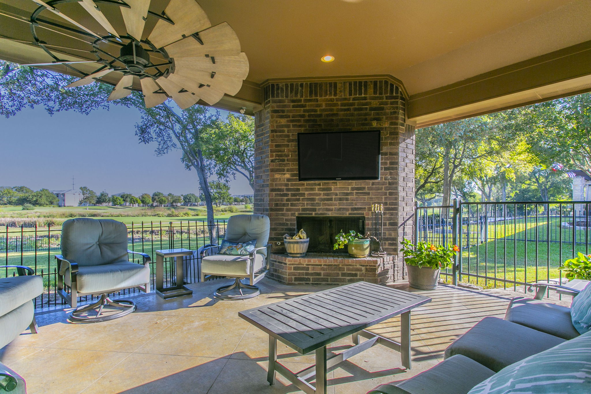 main property photo 28