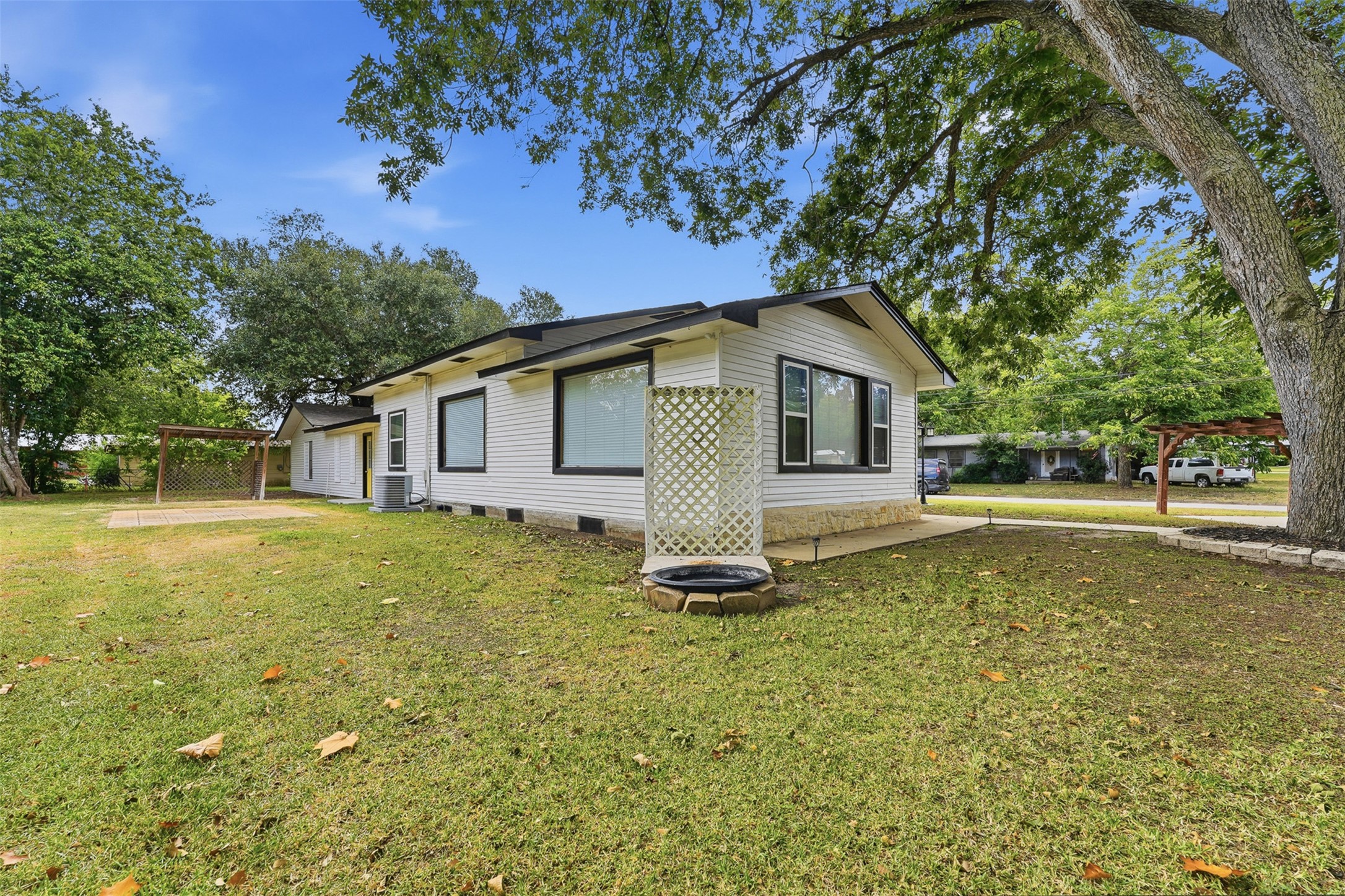 main property photo 30